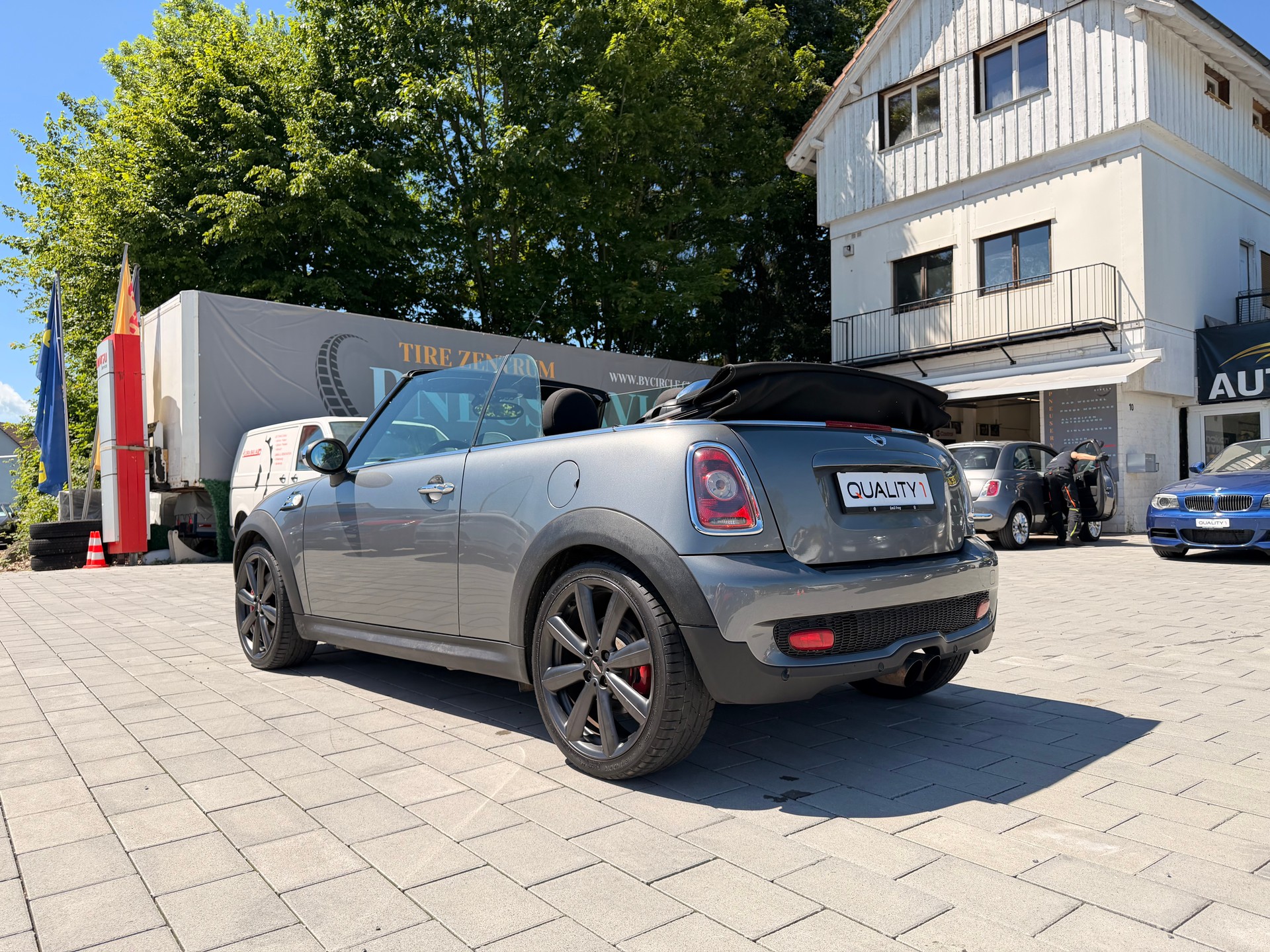 MINI Cooper John Cooper Works Cabriolet-image-4