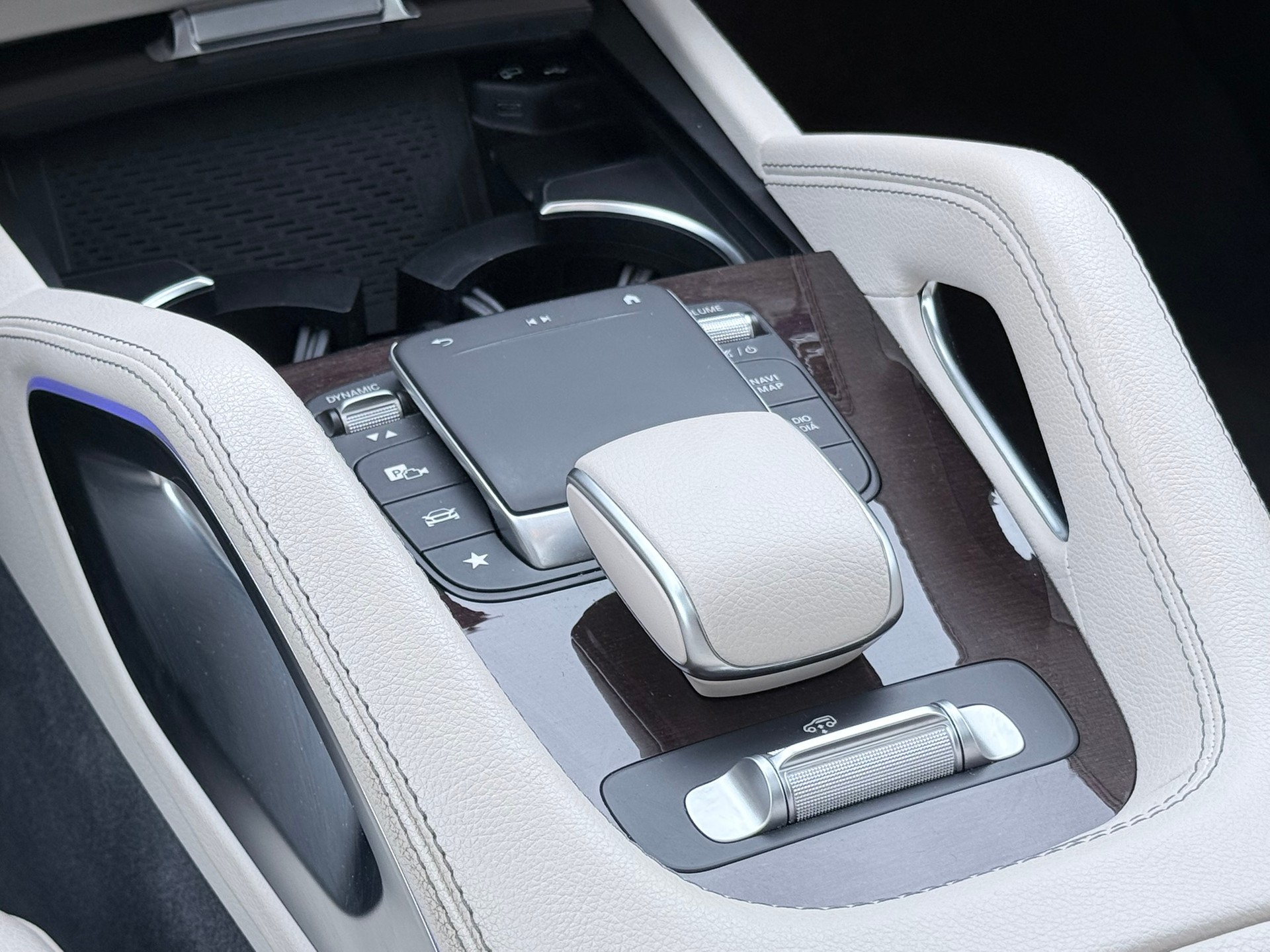 MERCEDES-BENZ GLE 450 4Matic AMG Line 9G-Tronic-image-10