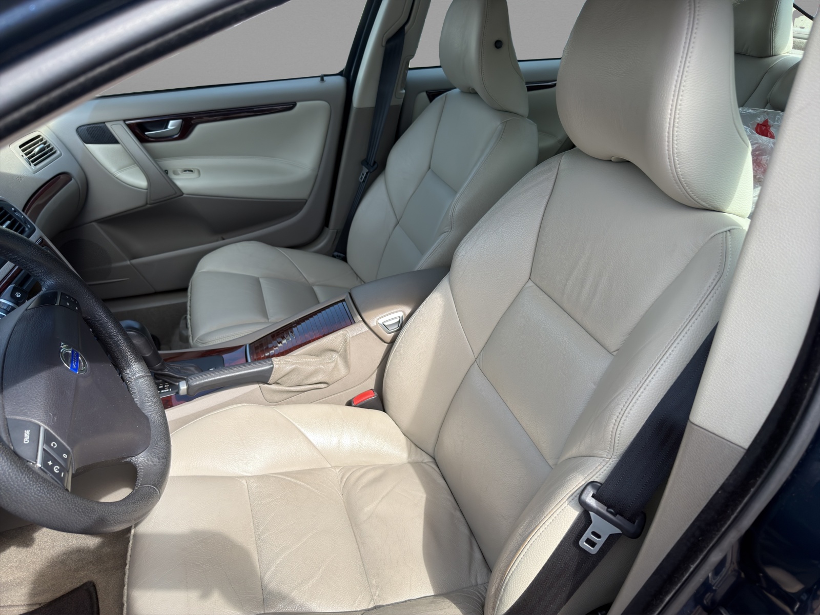 VOLVO S60 2.5T AWD Momentum-image-6