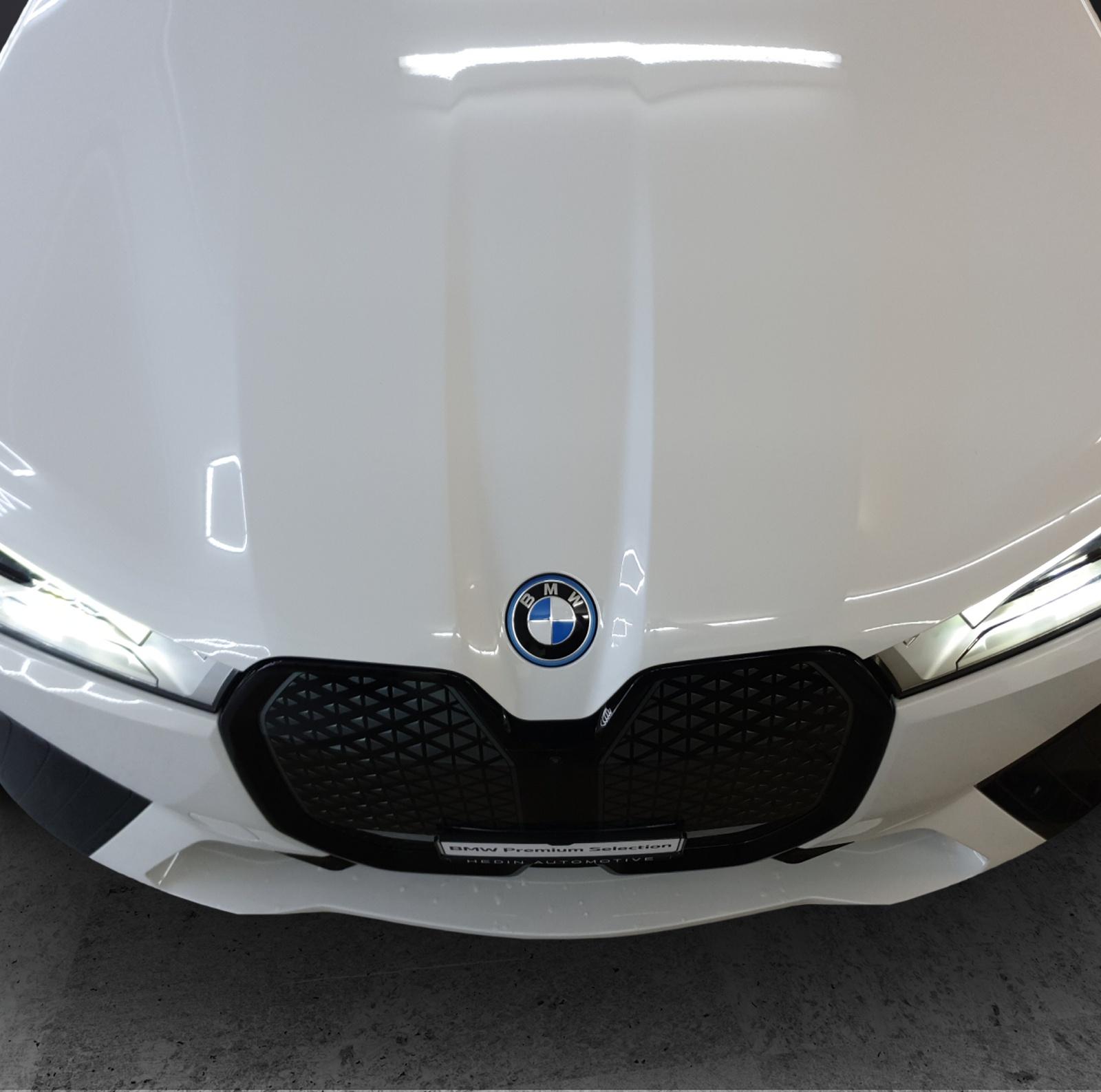 BMW iX xDrive40-image-22