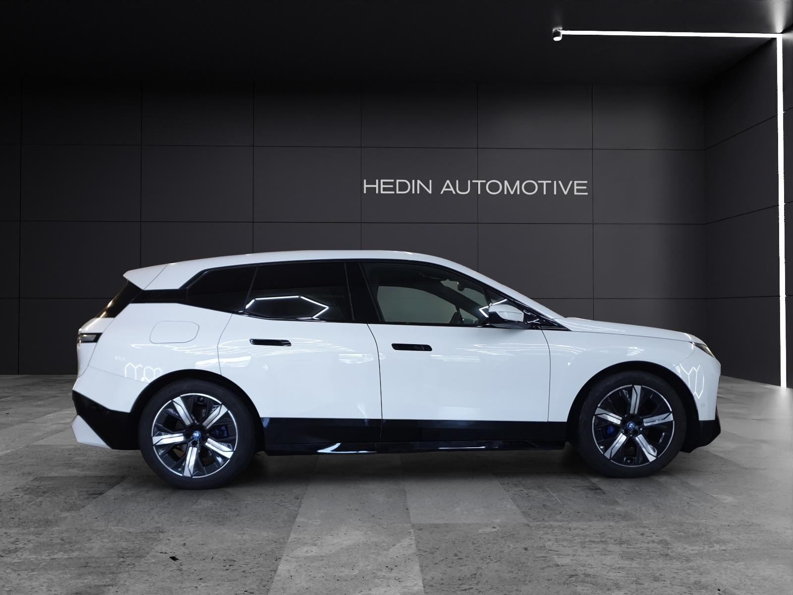BMW iX xDrive40-image-5