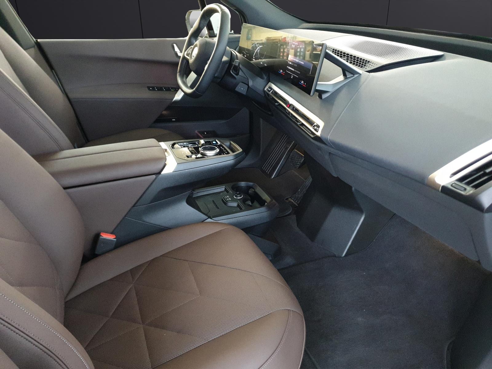 BMW iX xDrive40-image-14