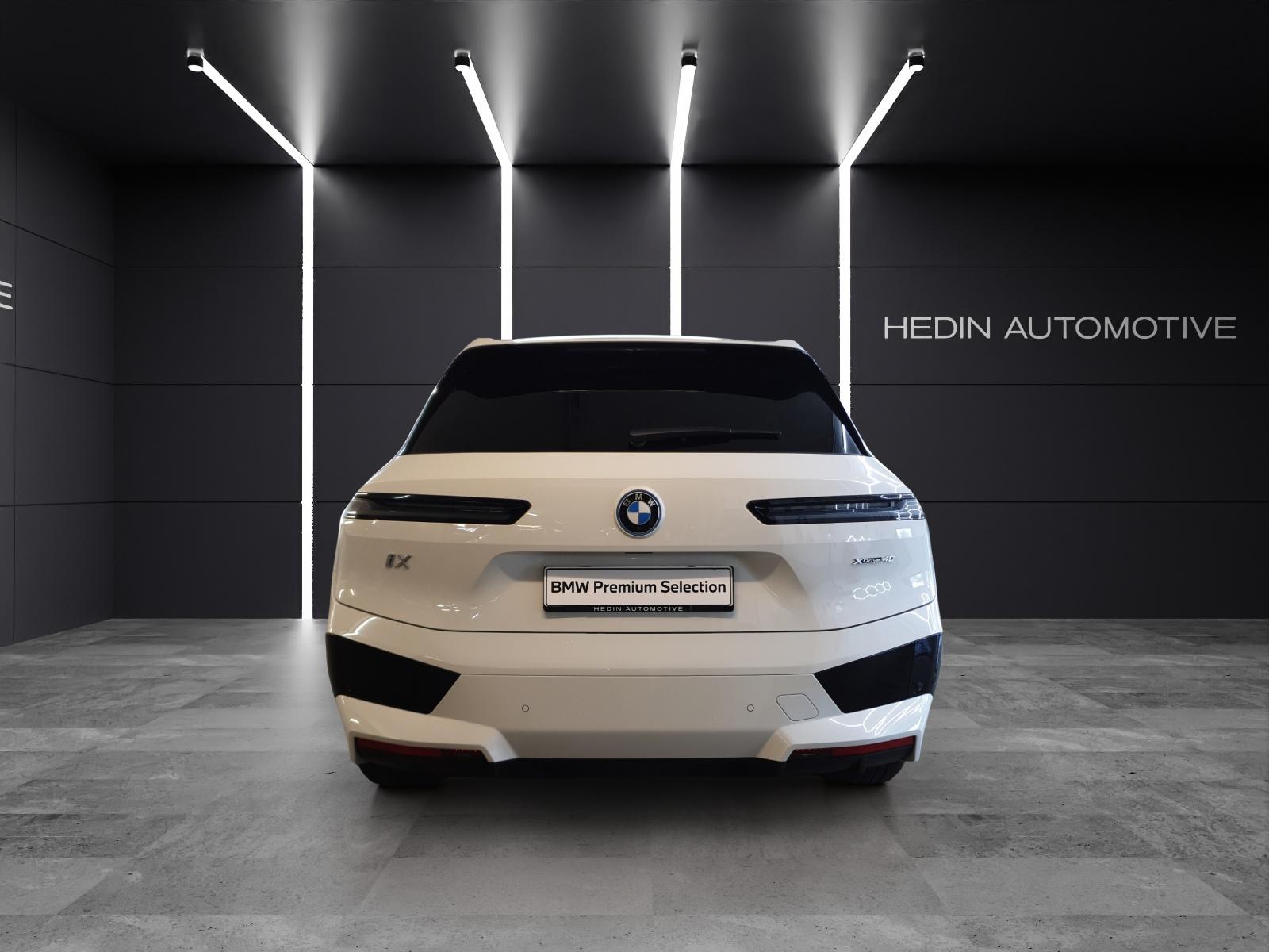 BMW iX xDrive40-image-3