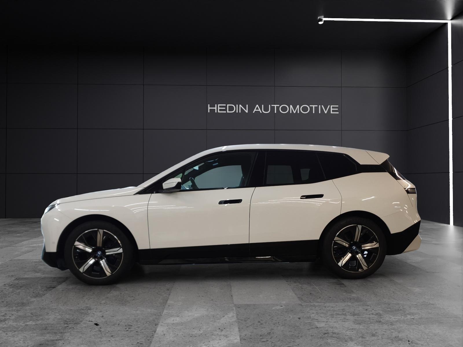 BMW iX xDrive40-image-1