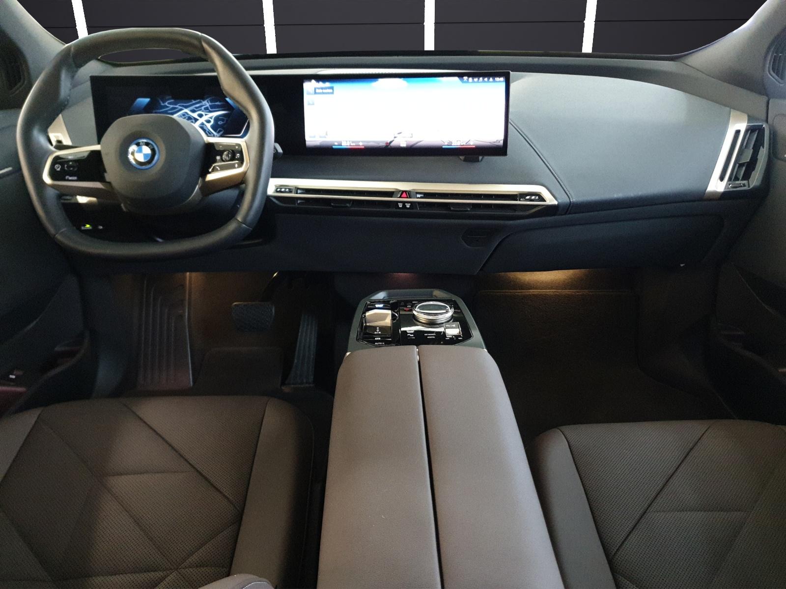 BMW iX xDrive40-image-17
