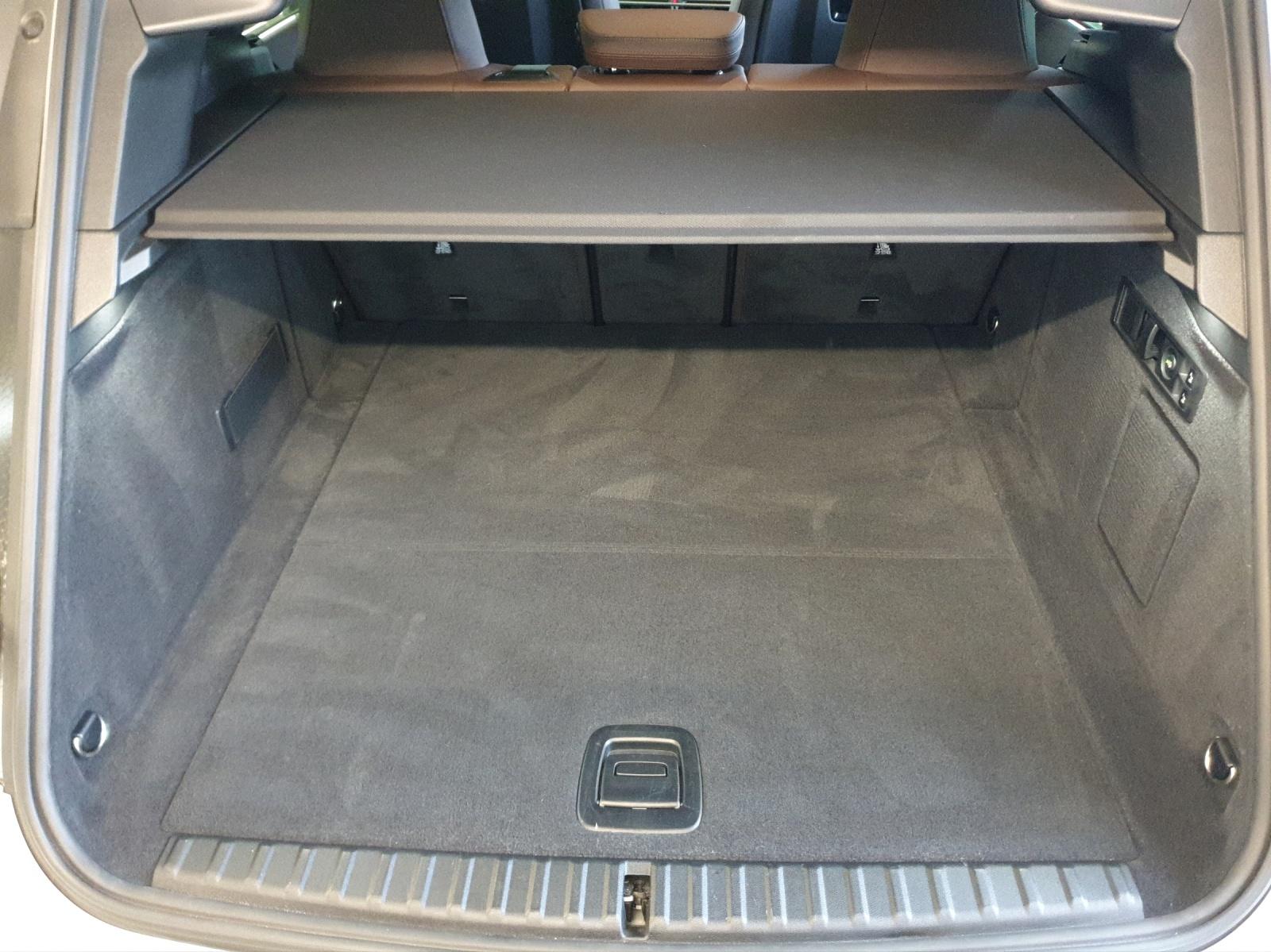 BMW iX xDrive40-image-12