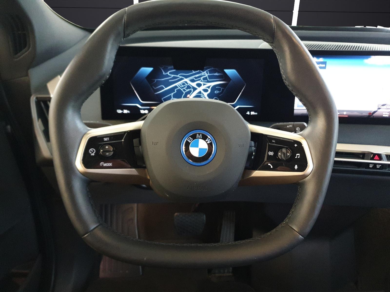 BMW iX xDrive40-image-18