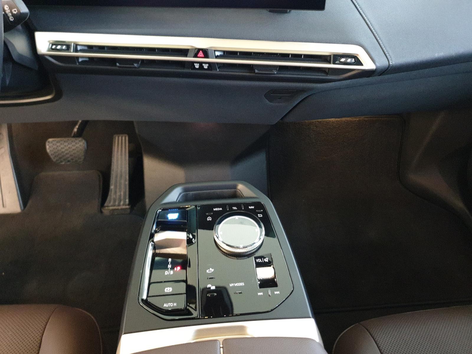 BMW iX xDrive40-image-20