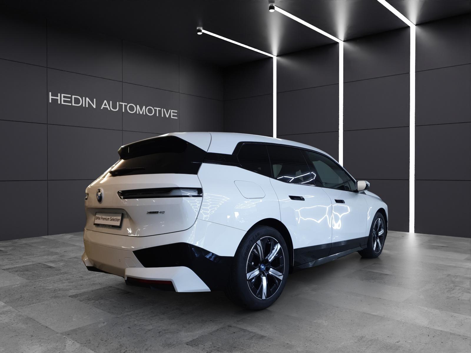 BMW iX xDrive40-image-4