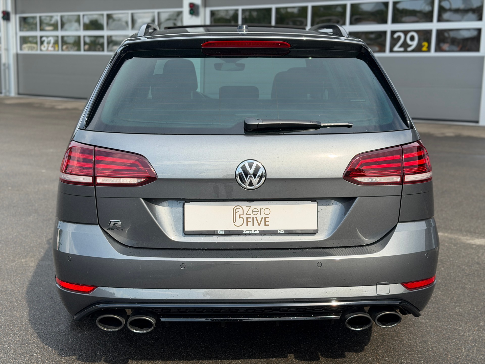 VW Golf Variant 2.0 TSI R 4Motion DSG-image-4