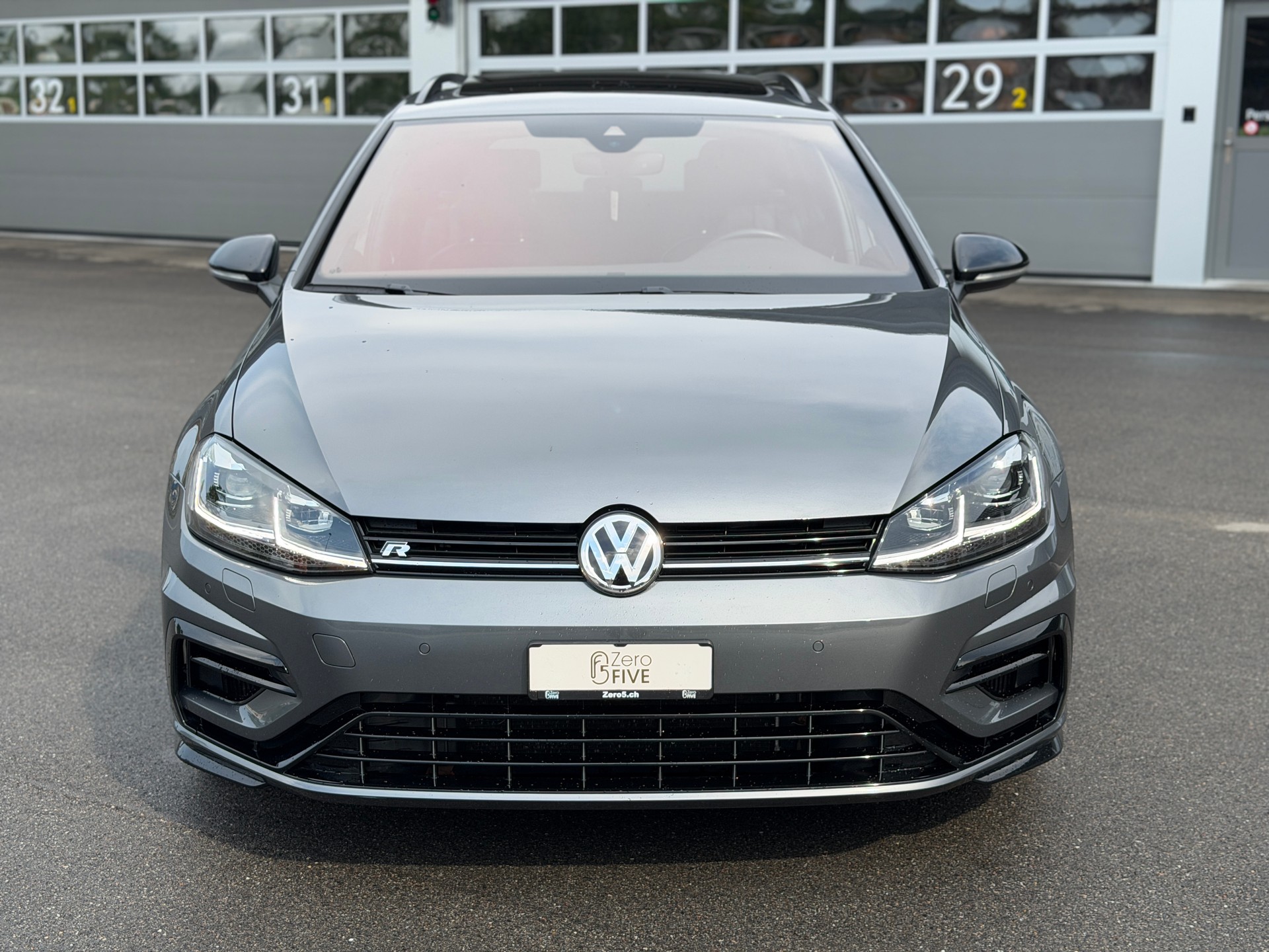 VW Golf Variant 2.0 TSI R 4Motion DSG-image-1