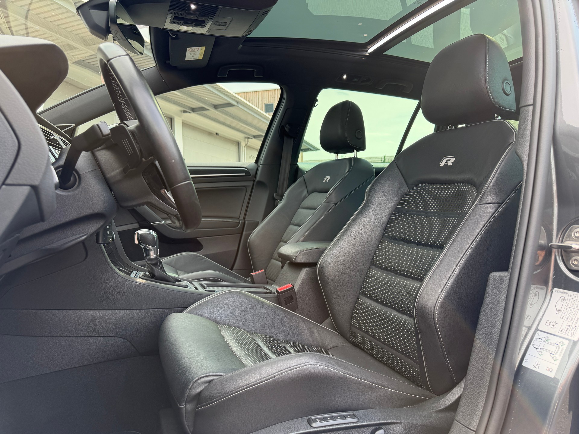 VW Golf Variant 2.0 TSI R 4Motion DSG-image-6