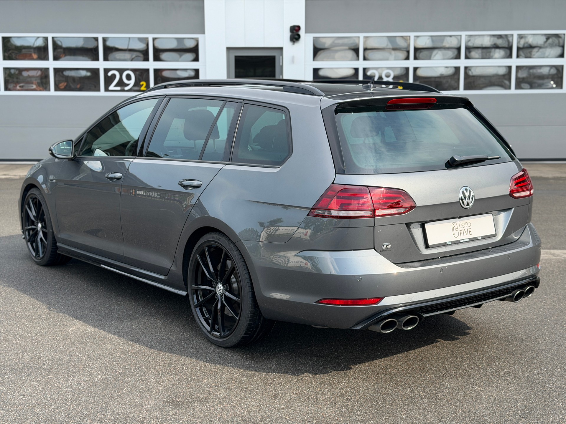 VW Golf Variant 2.0 TSI R 4Motion DSG-image-3
