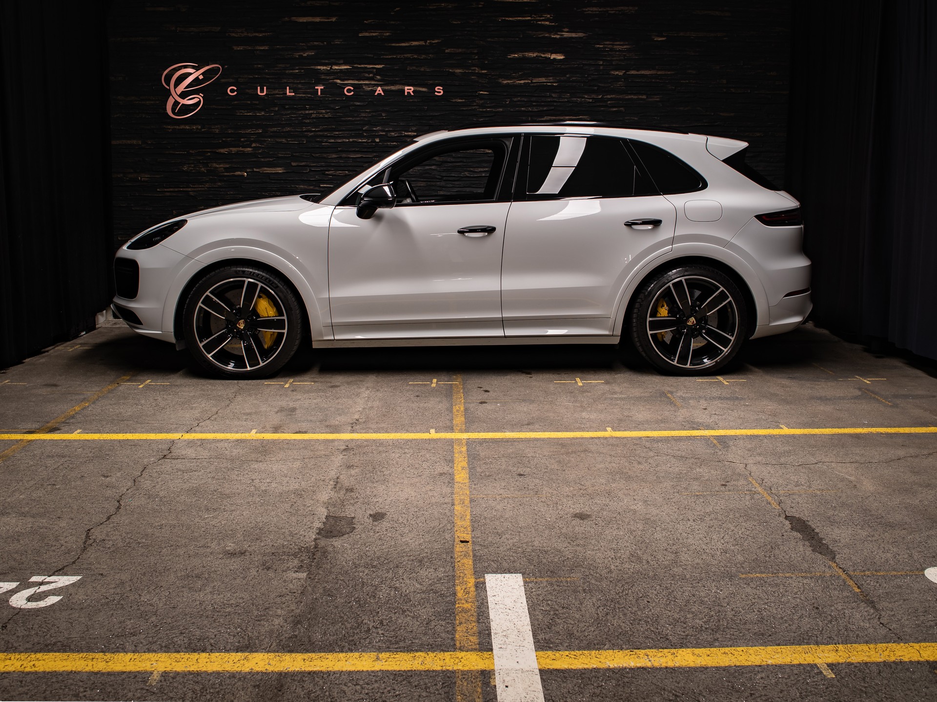 PORSCHE Cayenne Turbo S E-Hybrid-image-1