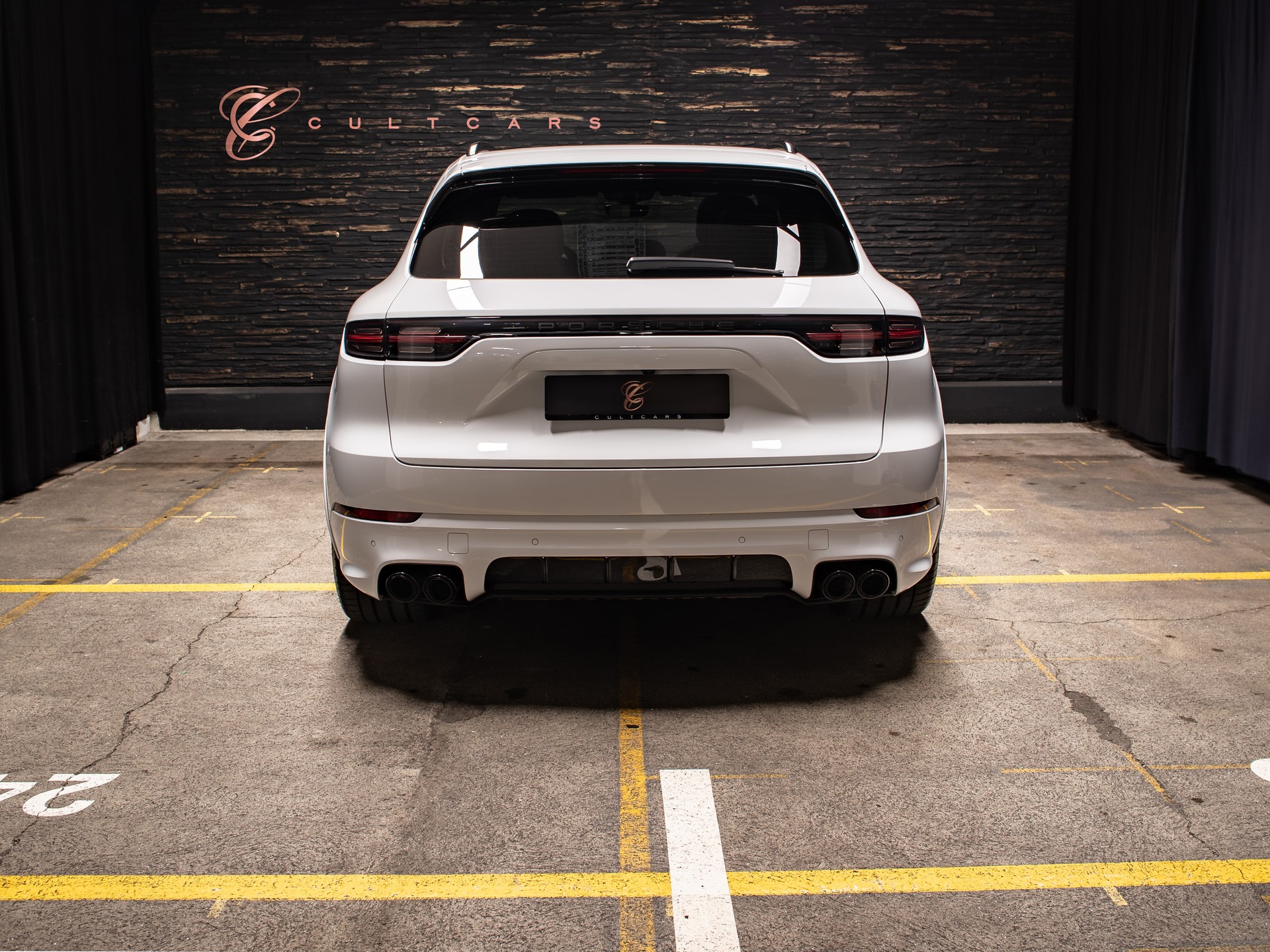 PORSCHE Cayenne Turbo S E-Hybrid-image-3