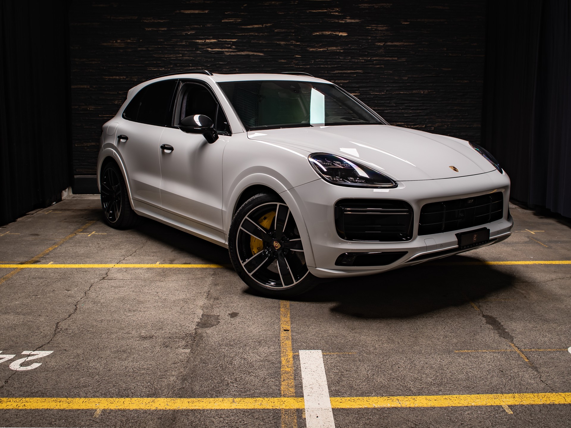 PORSCHE Cayenne Turbo S E-Hybrid-image-5
