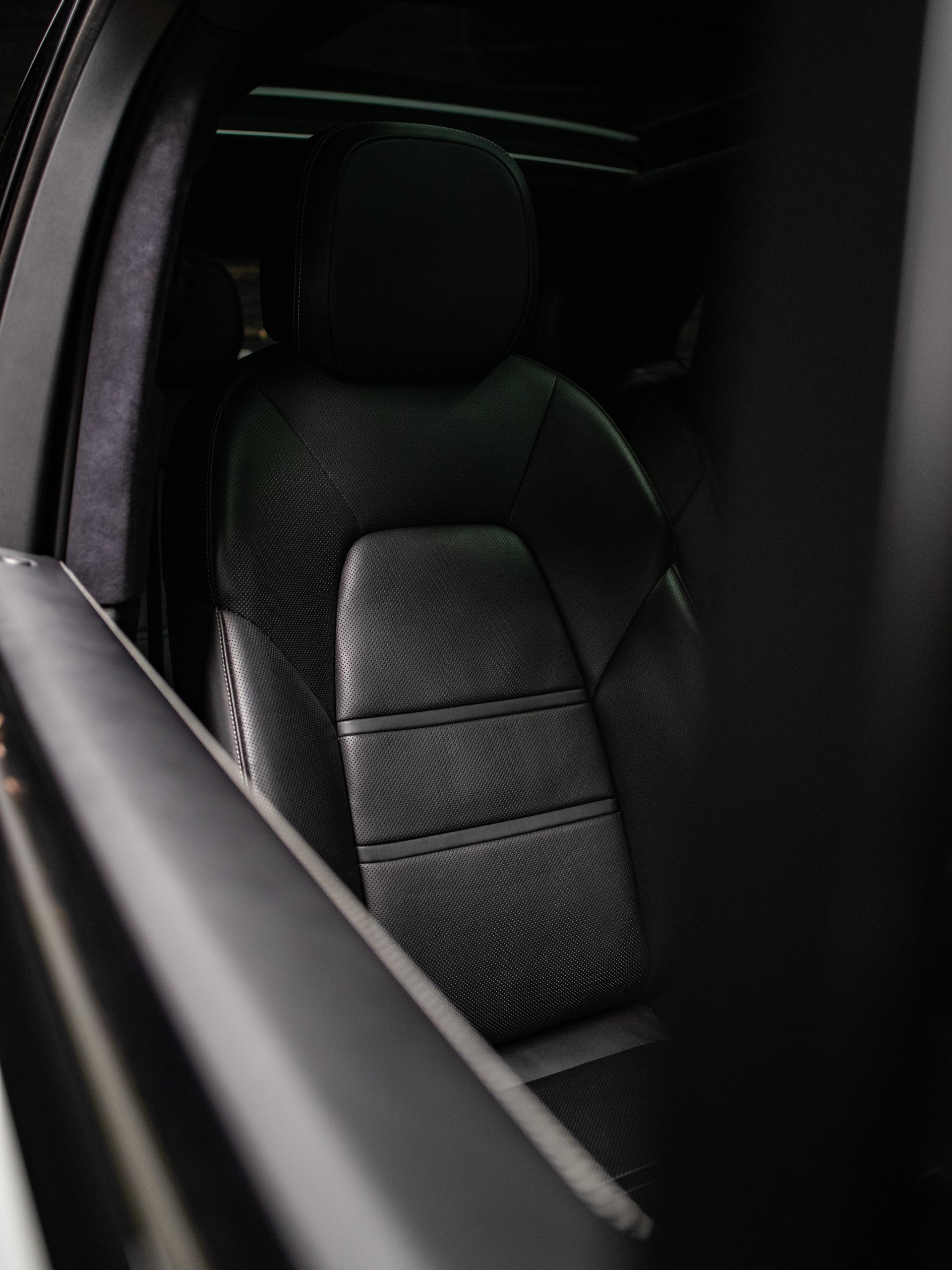 PORSCHE Cayenne Turbo S E-Hybrid-image-16