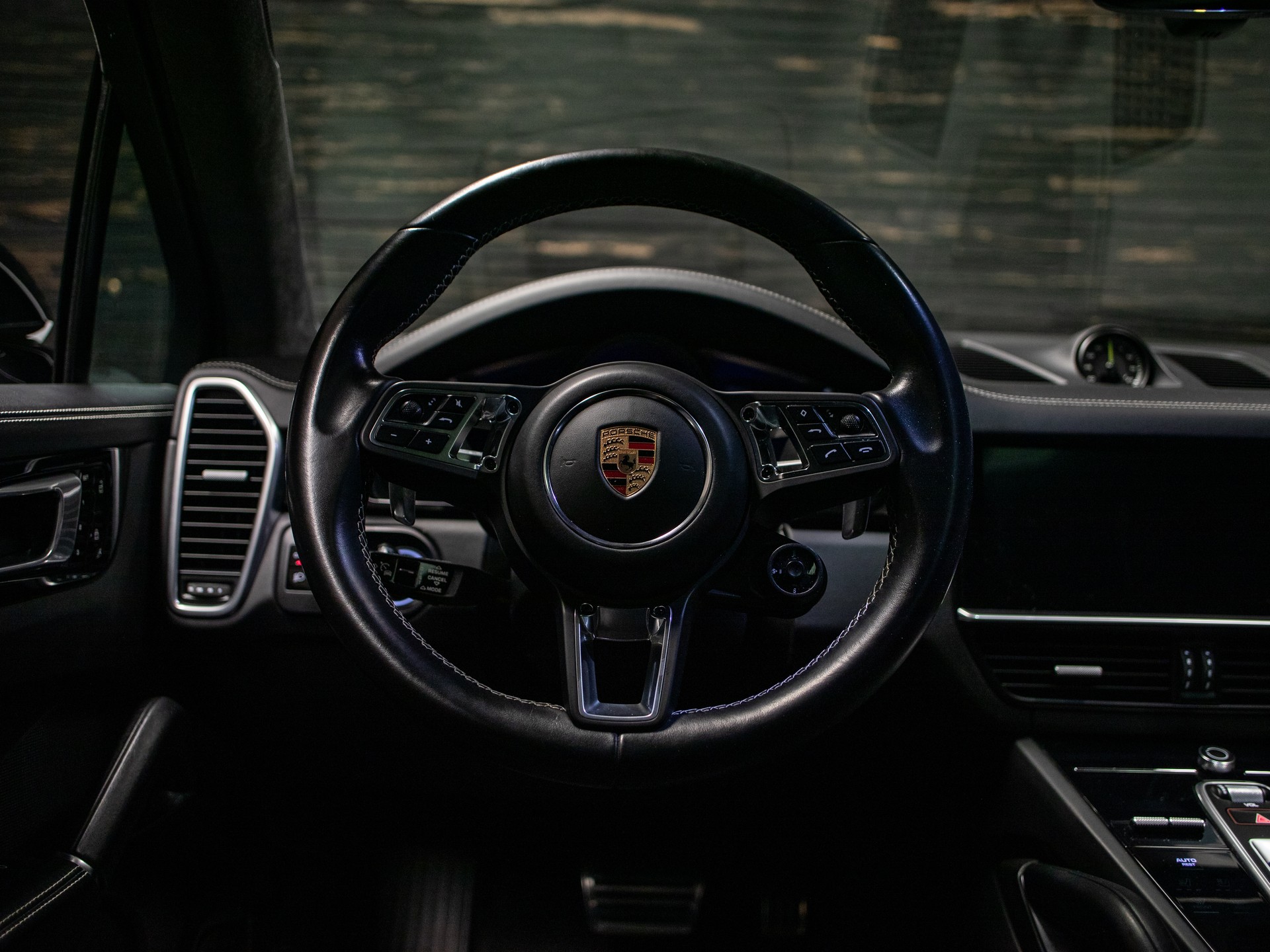 PORSCHE Cayenne Turbo S E-Hybrid-image-6