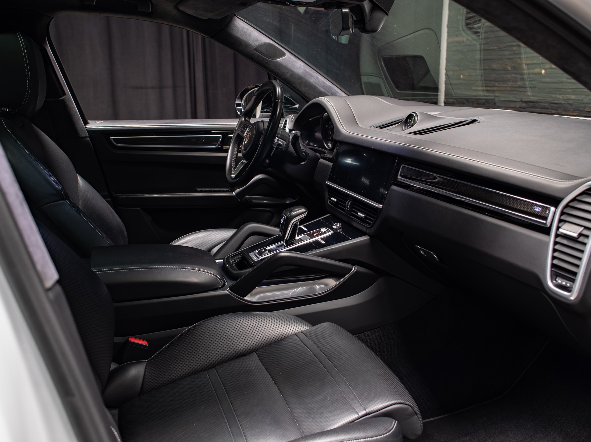 PORSCHE Cayenne Turbo S E-Hybrid-image-8