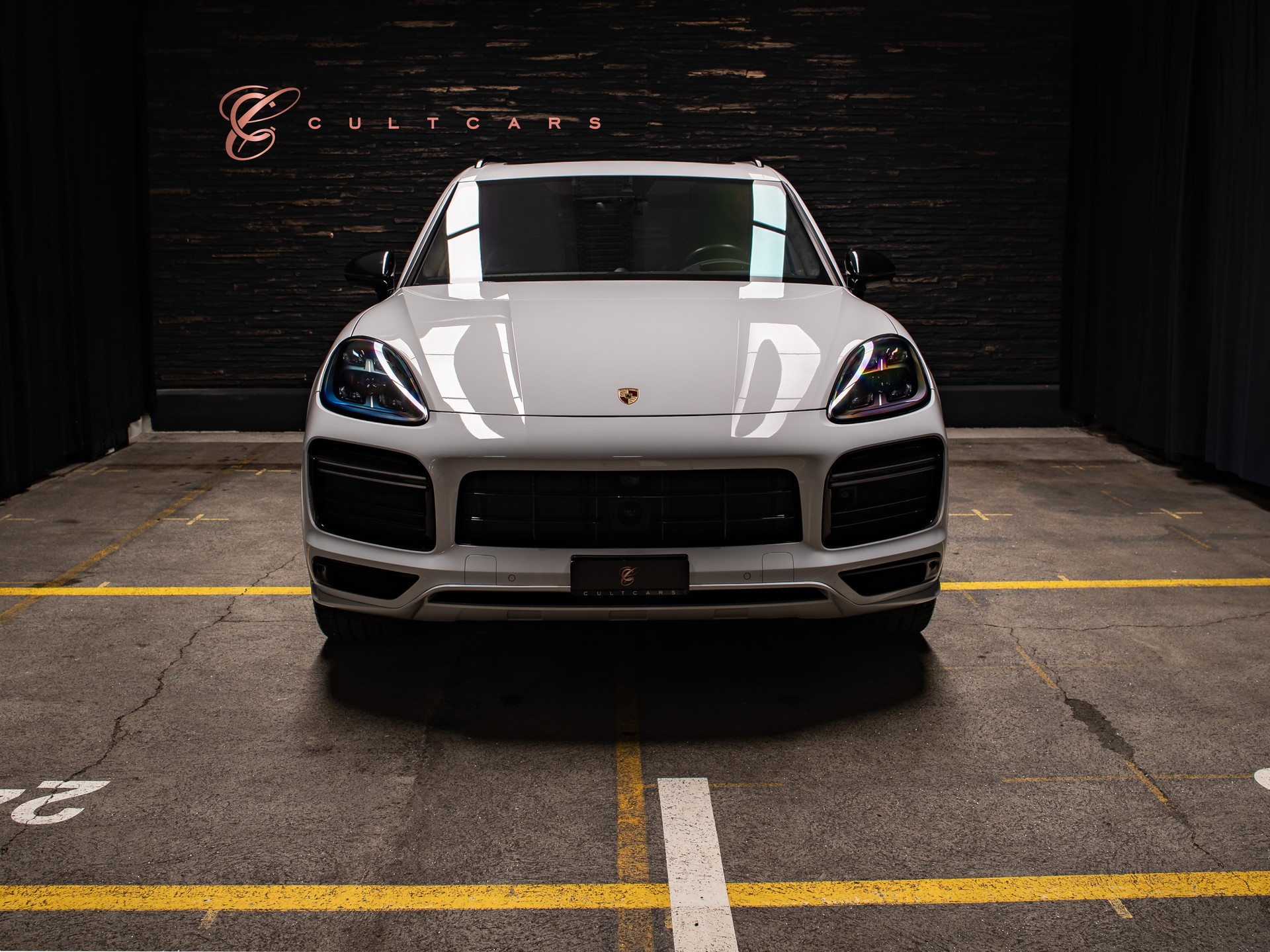 PORSCHE Cayenne Turbo S E-Hybrid-image-2