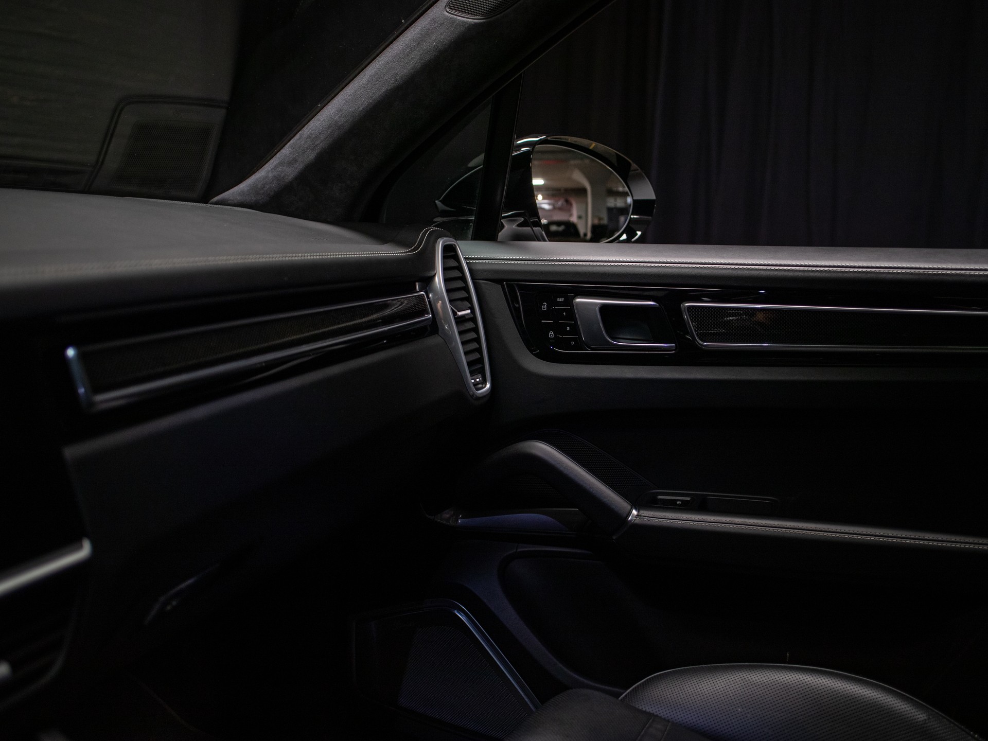 PORSCHE Cayenne Turbo S E-Hybrid-image-28
