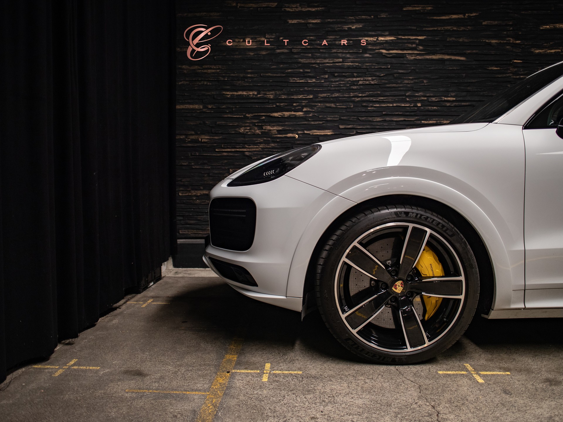 PORSCHE Cayenne Turbo S E-Hybrid-image-4