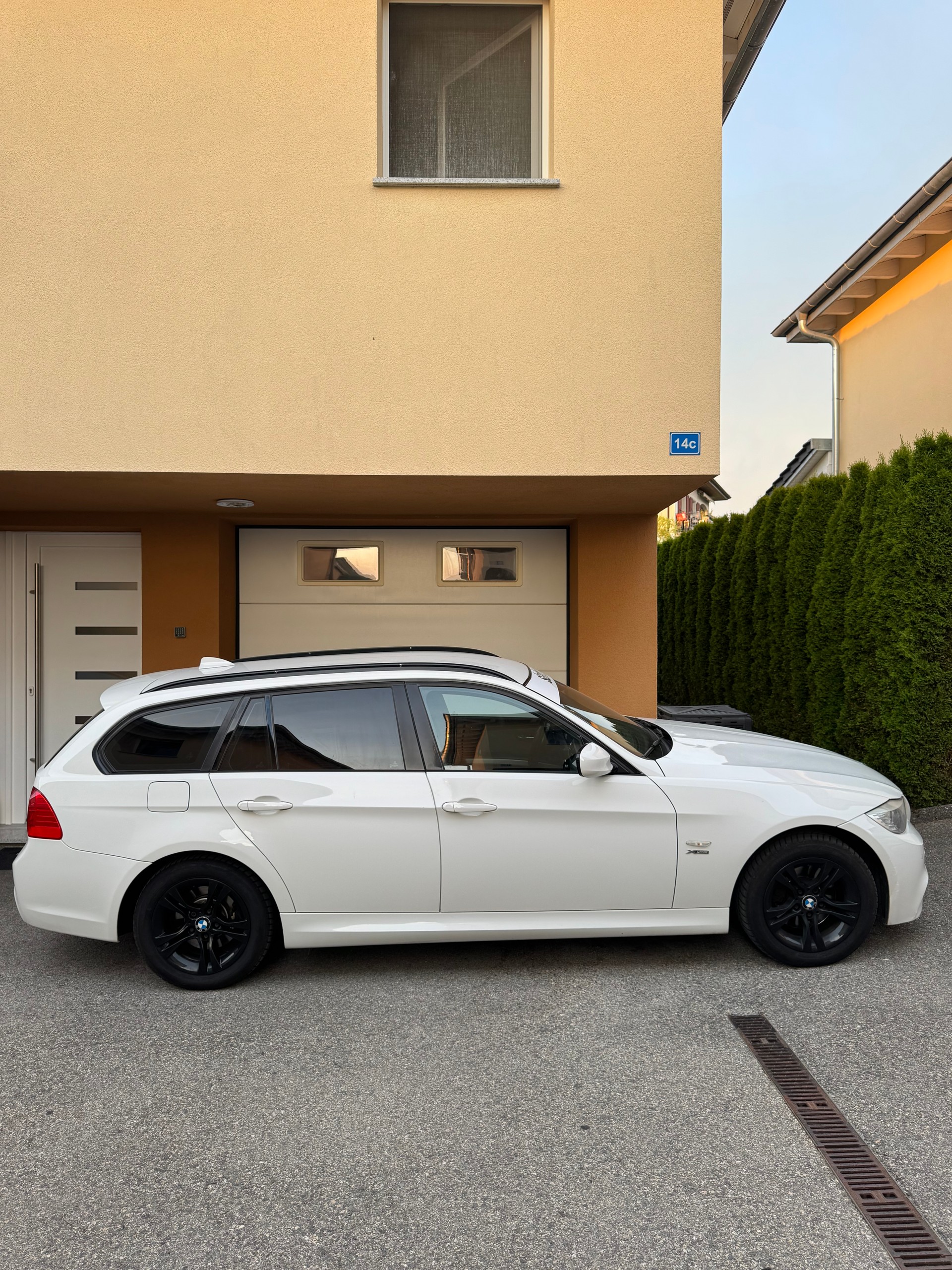 BMW 320d xDrive Touring-image-4