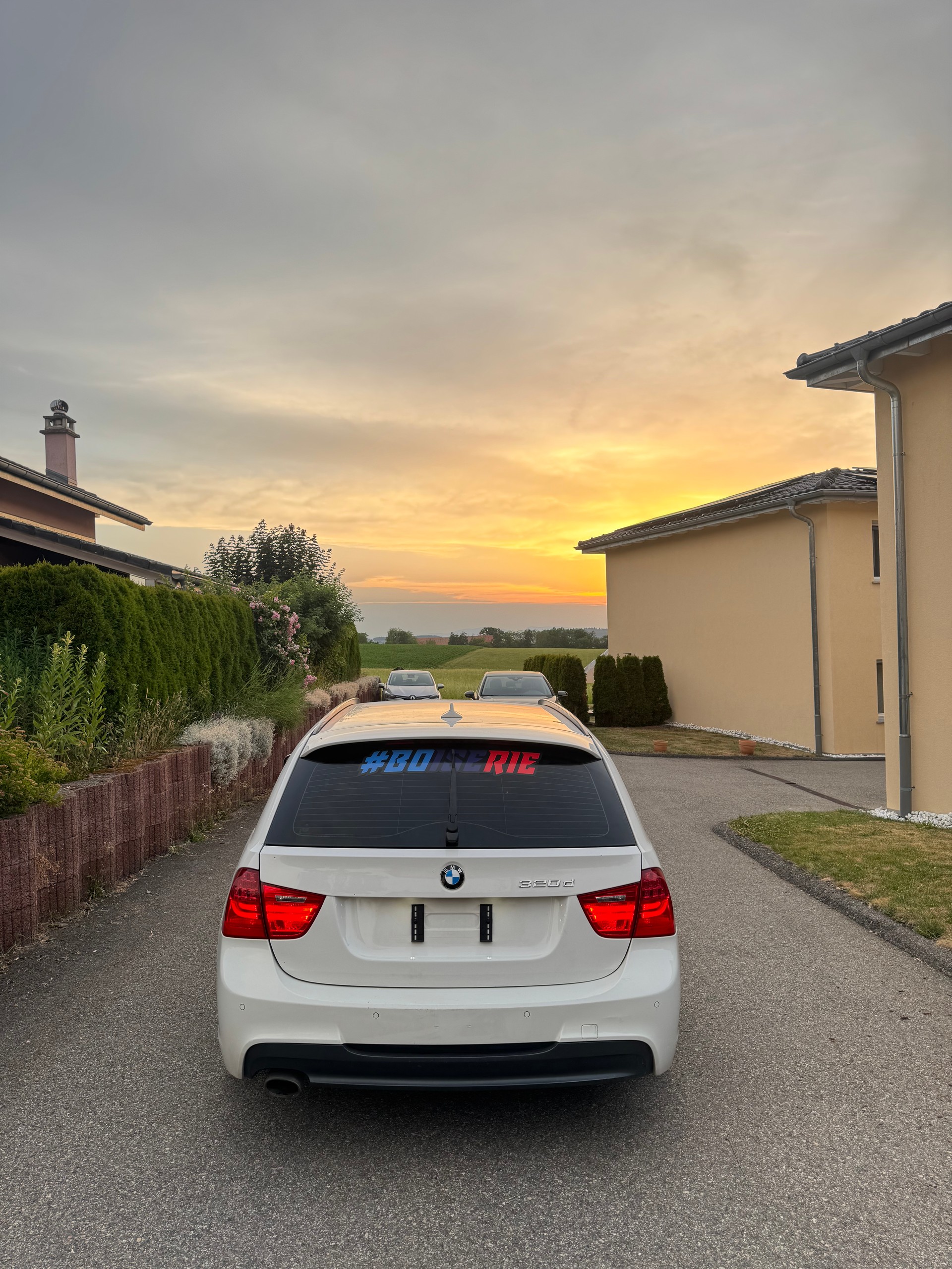 BMW 320d xDrive Touring-image-3