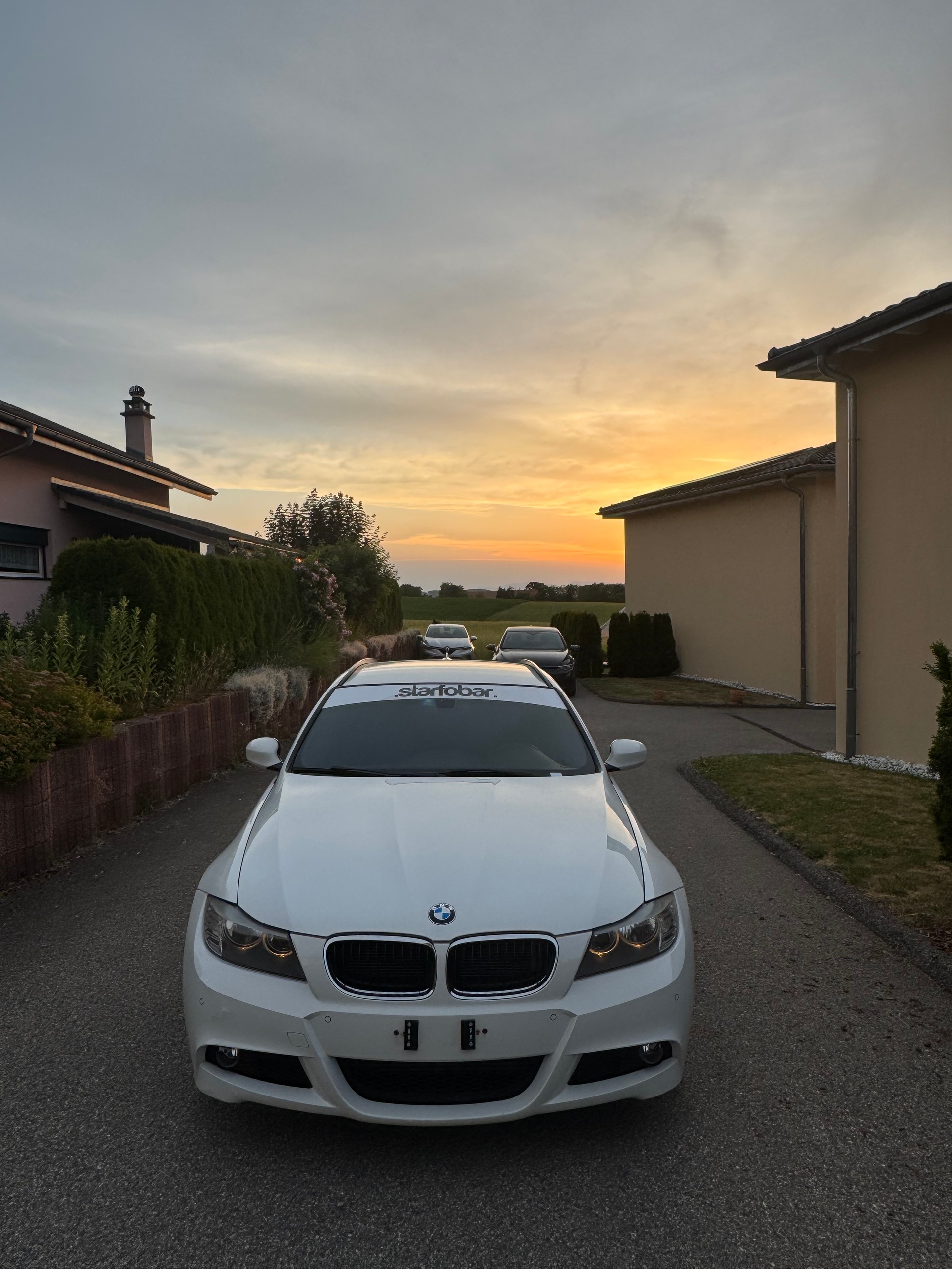 BMW 320d xDrive Touring-image-1