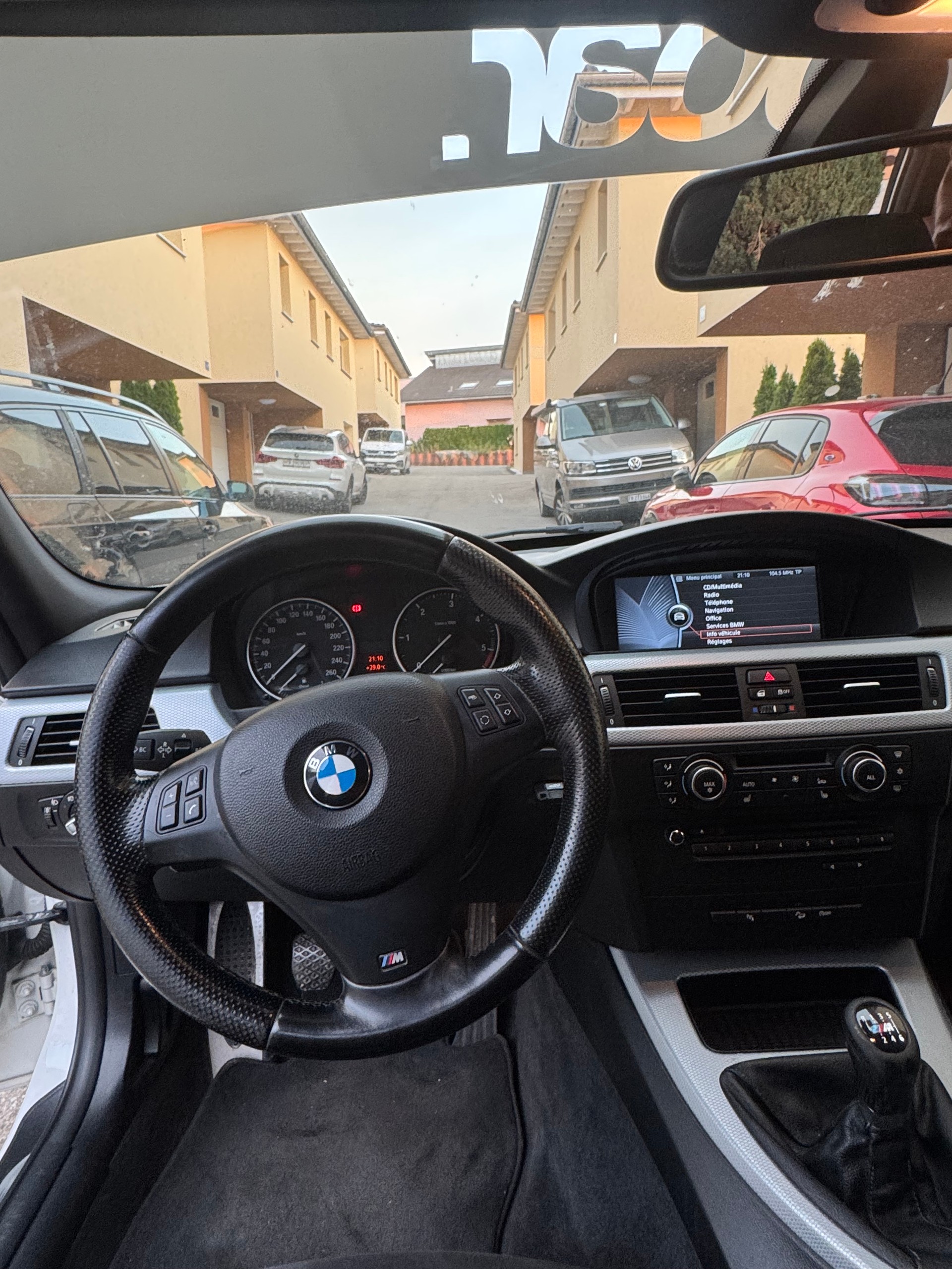 BMW 320d xDrive Touring-image-5