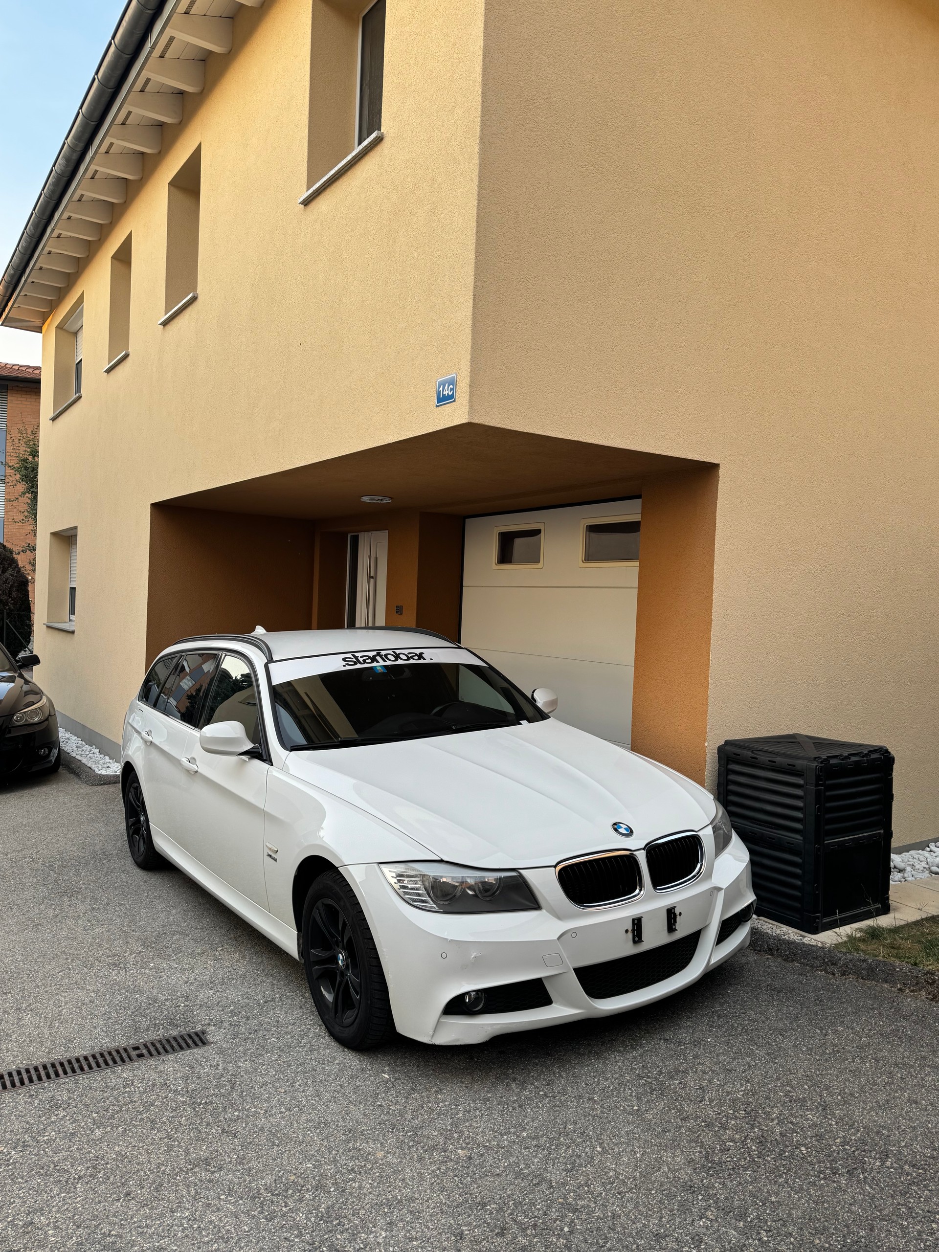 BMW 320d xDrive Touring-image-2