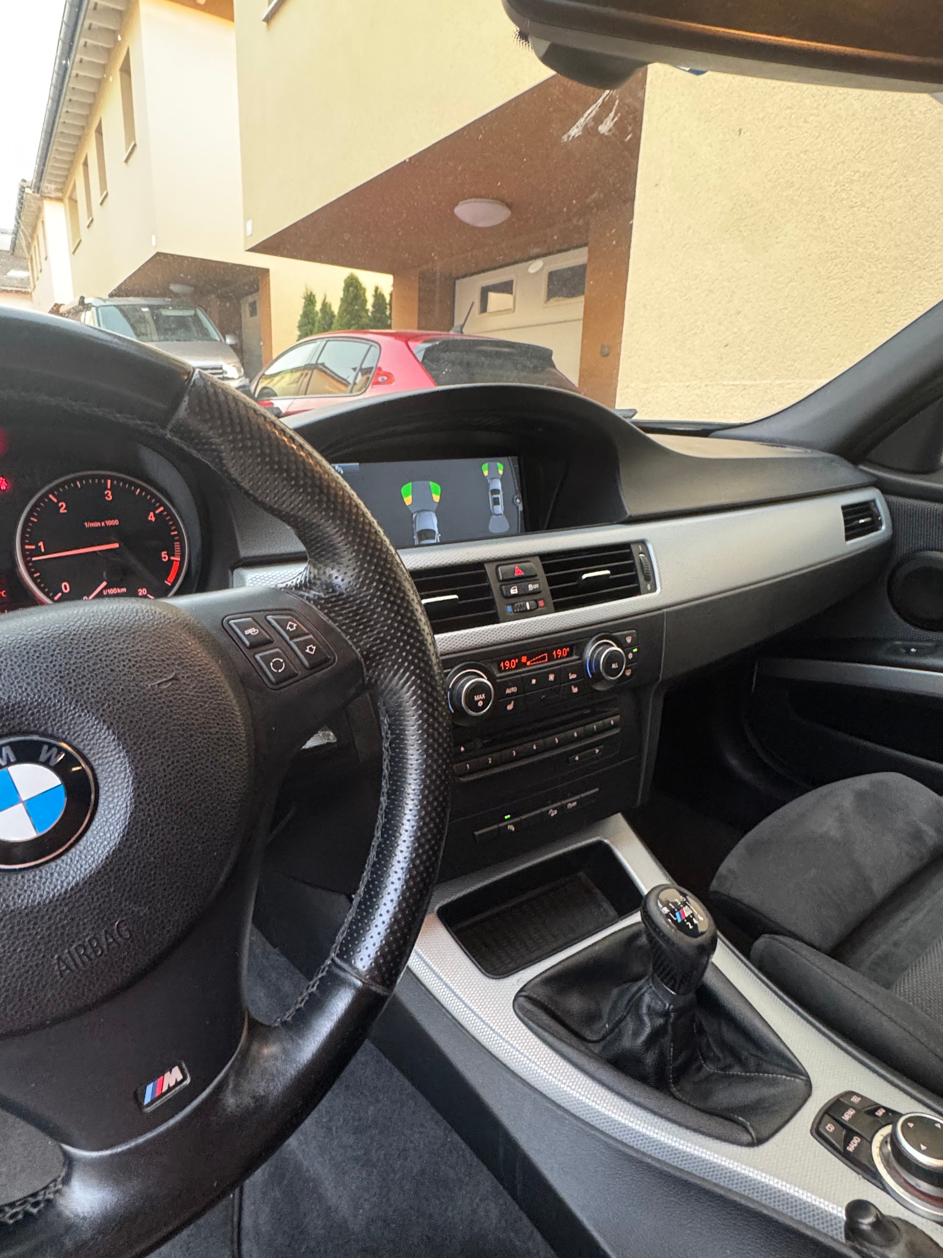BMW 320d xDrive Touring-image-9