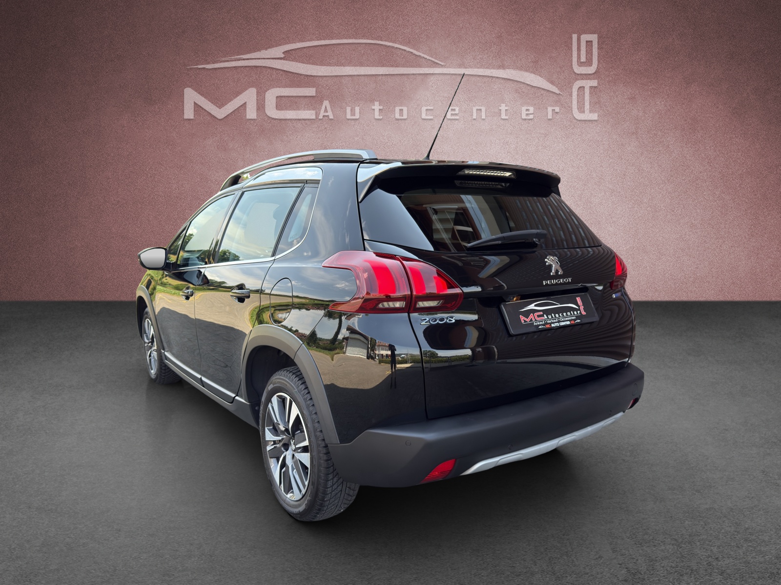 PEUGEOT 2008 1.2 PureTech Allure-image-2