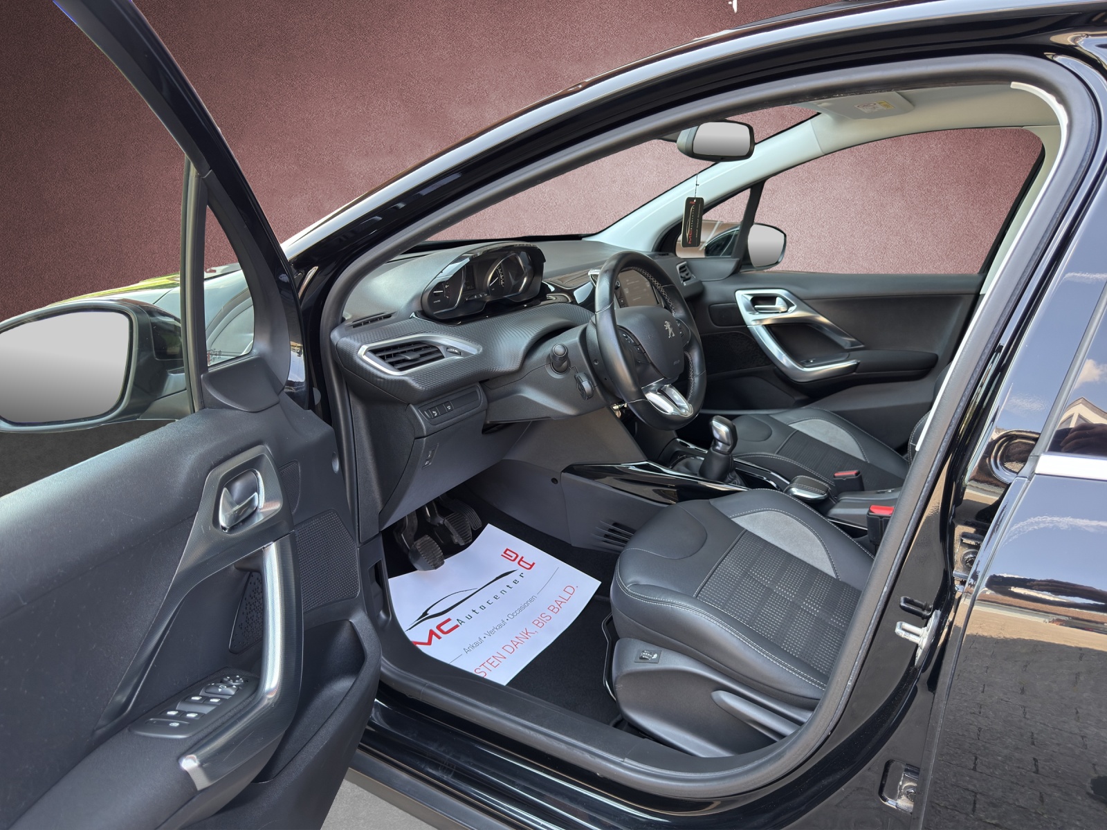 PEUGEOT 2008 1.2 PureTech Allure-image-5
