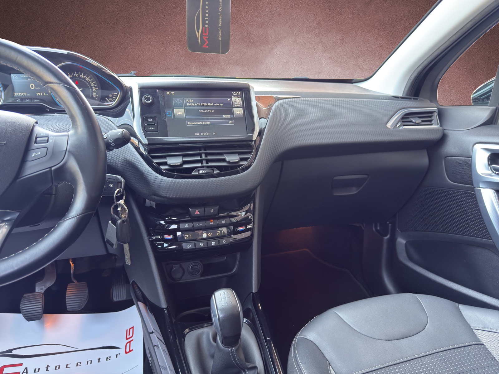 PEUGEOT 2008 1.2 PureTech Allure-image-8