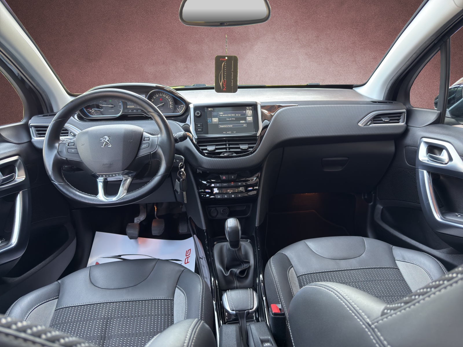 PEUGEOT 2008 1.2 PureTech Allure-image-7