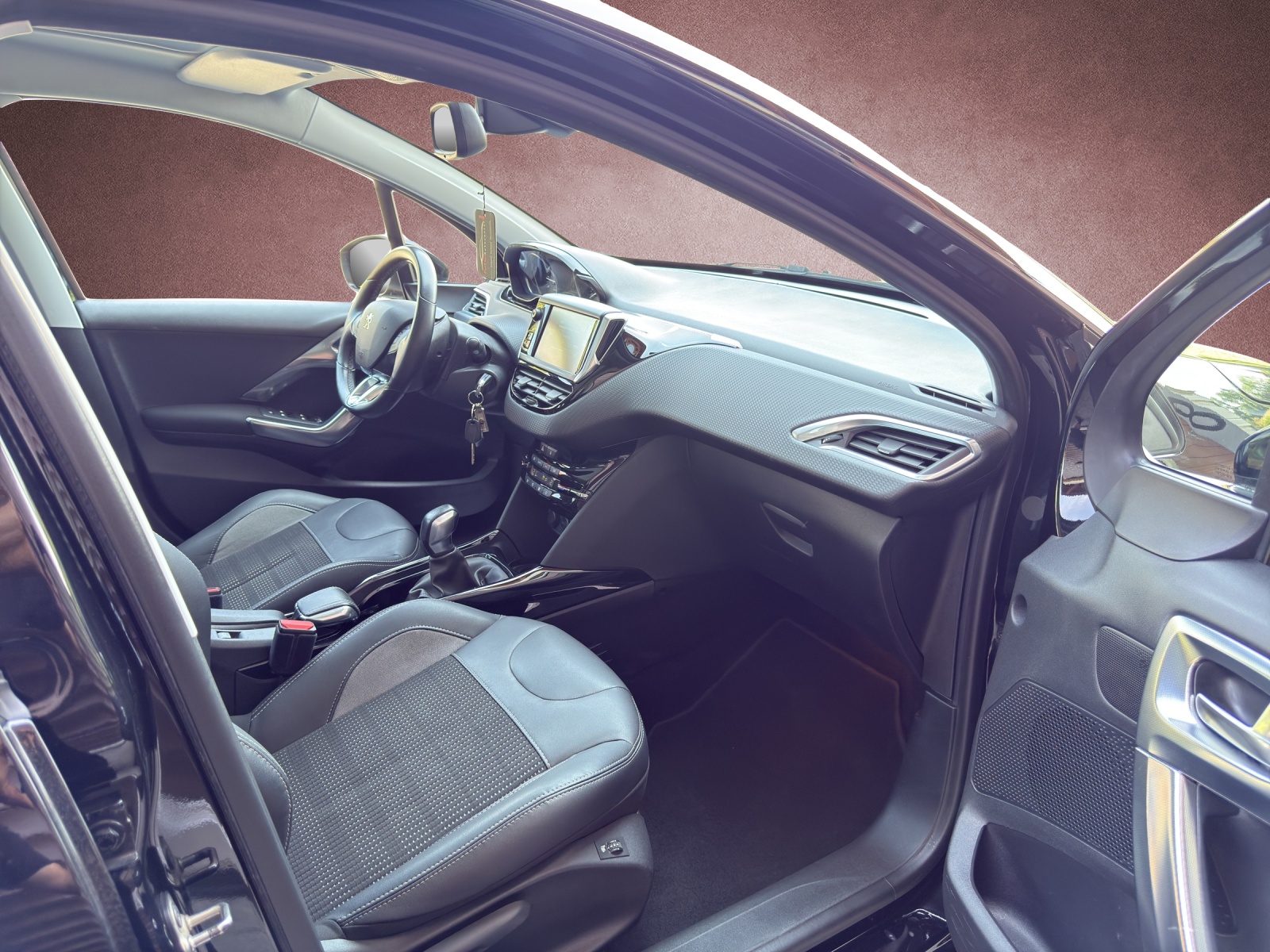 PEUGEOT 2008 1.2 PureTech Allure-image-10