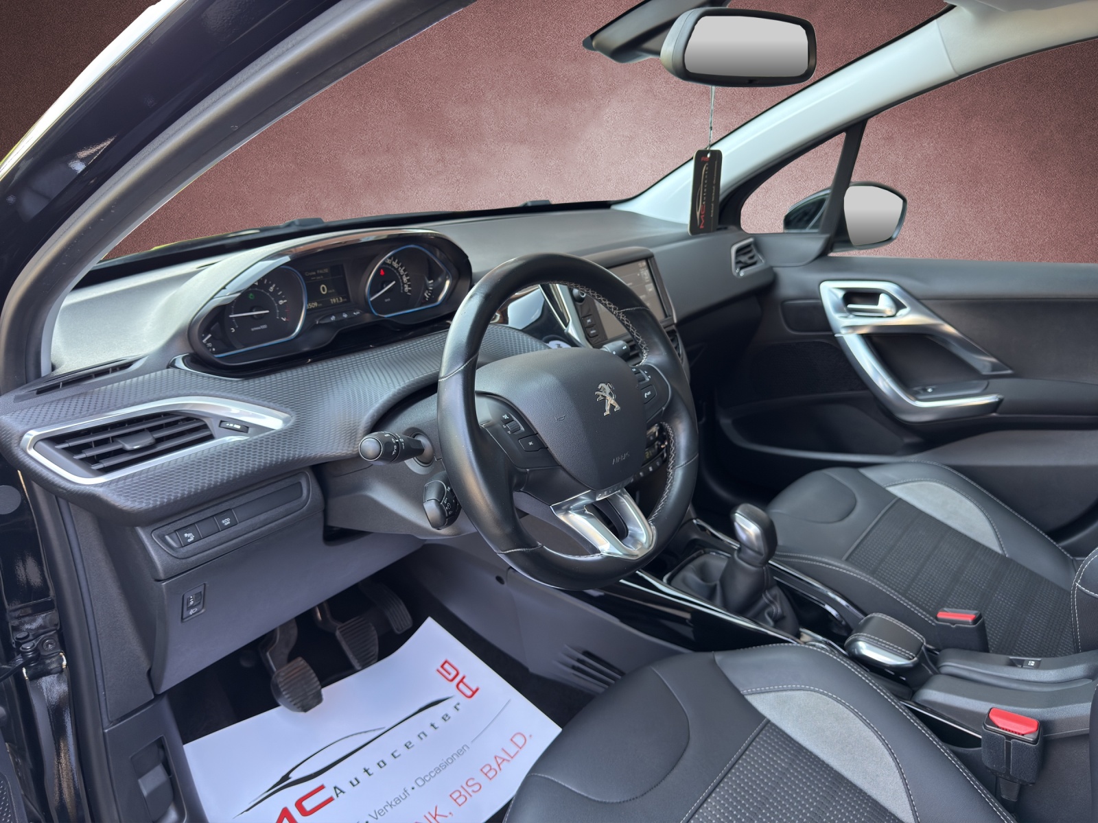 PEUGEOT 2008 1.2 PureTech Allure-image-6
