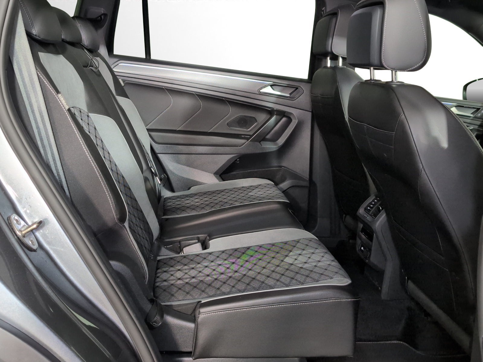 VW Tiguan Allspace 2.0TSI R-Line 4Motion DSG-image-8