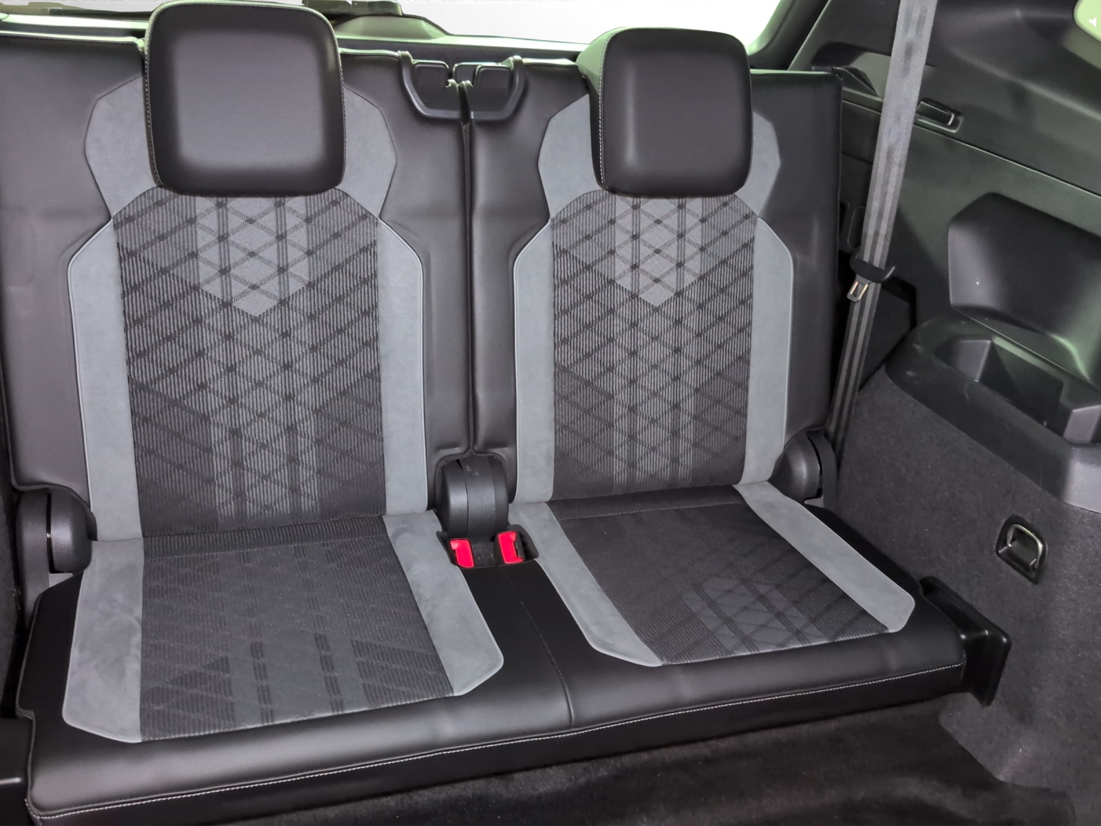 VW Tiguan Allspace 2.0TSI R-Line 4Motion DSG-image-15