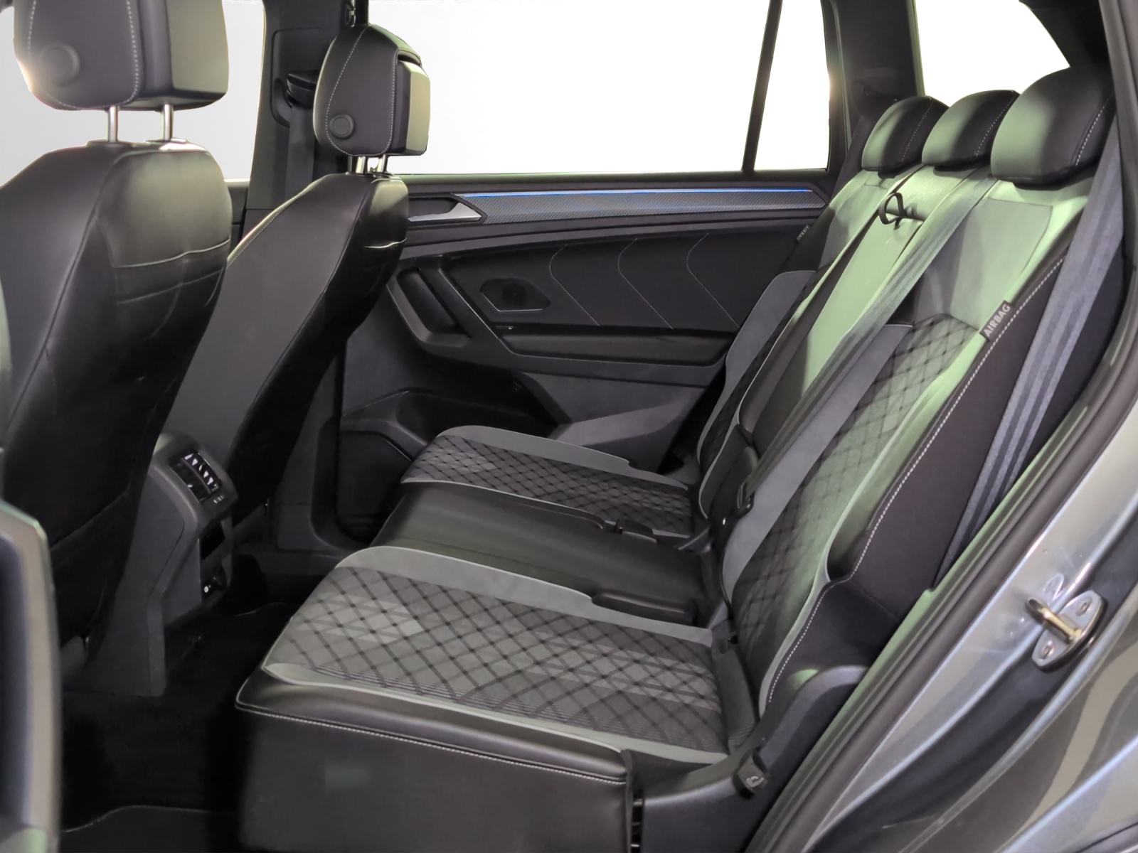 VW Tiguan Allspace 2.0TSI R-Line 4Motion DSG-image-7