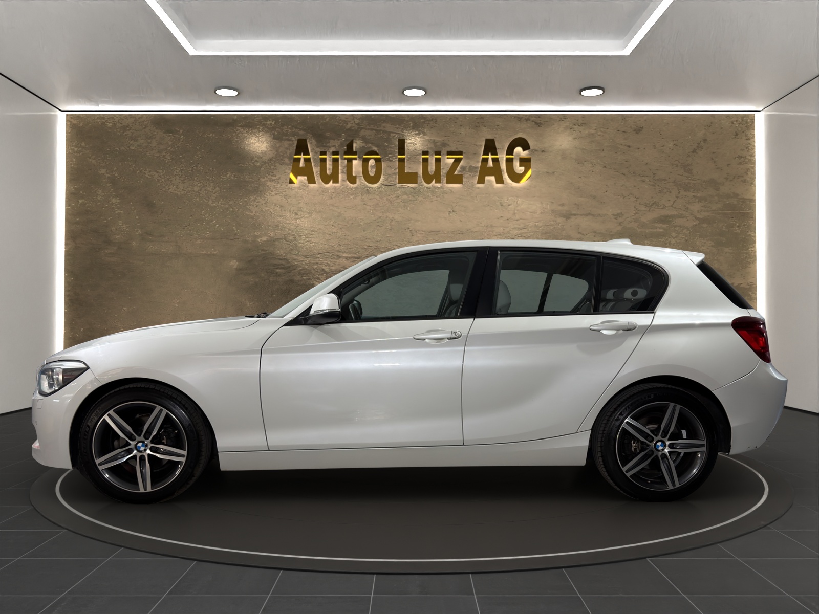 BMW 116i Sport Line Steptronic-image-4