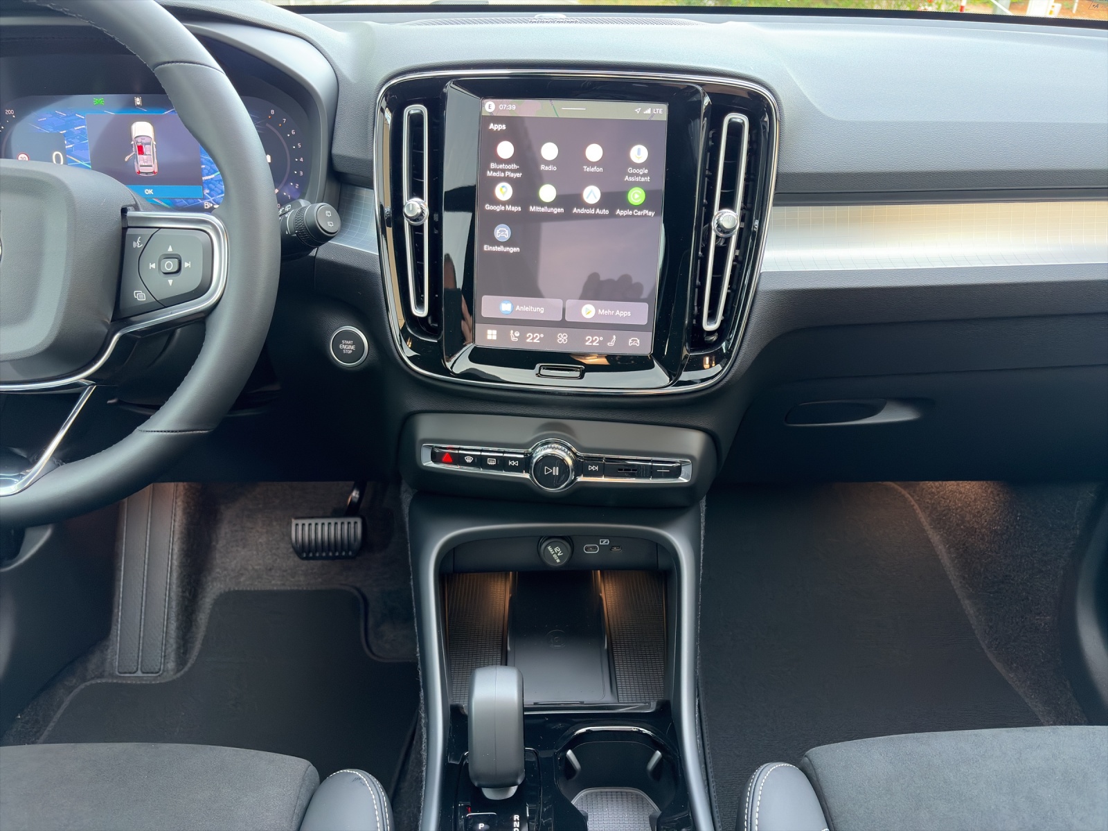 VOLVO XC40 2.0 B4 MH Black Edition-image-12