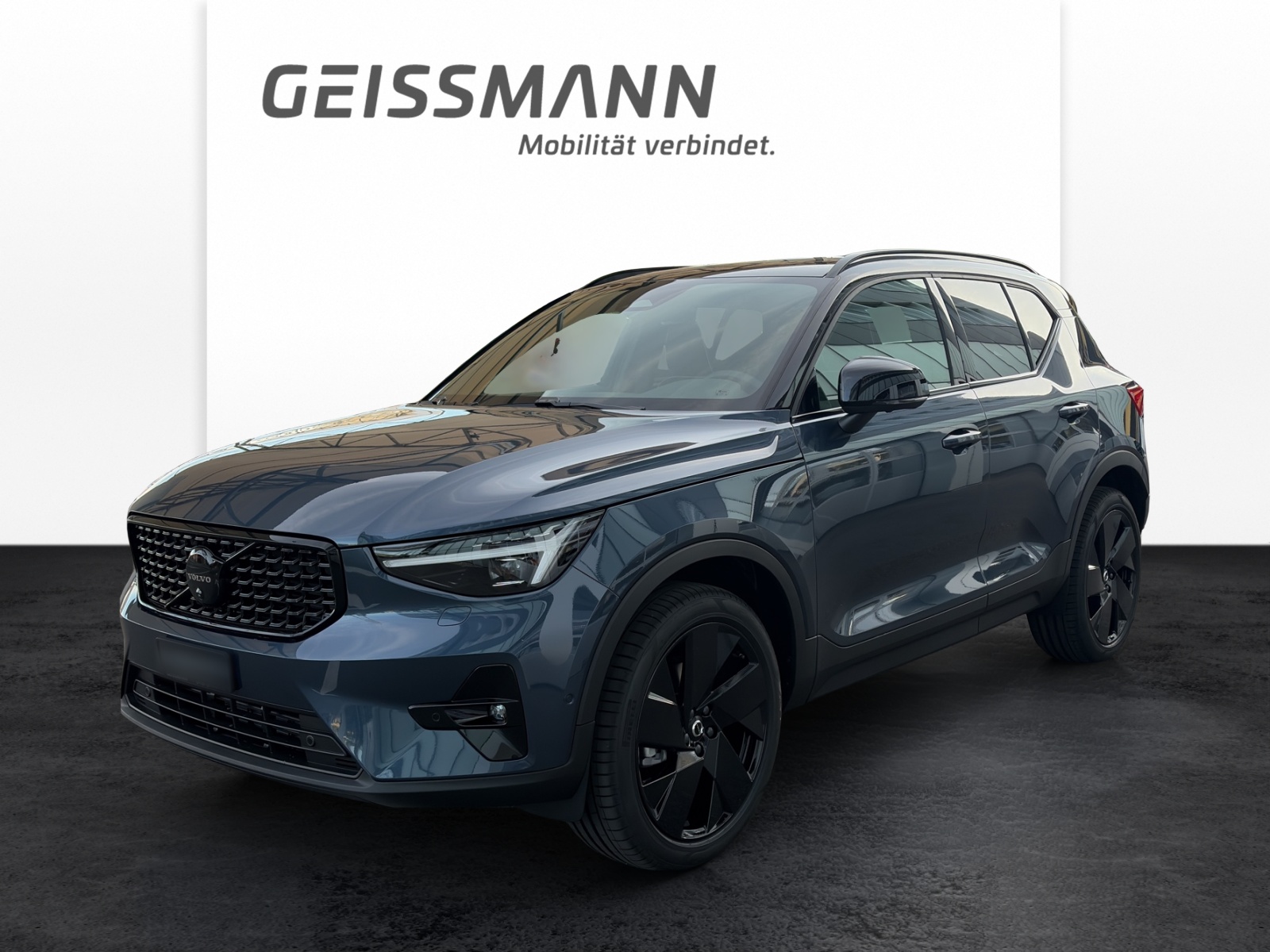 VOLVO XC40 2.0 B4 MH Black Edition-image-0
