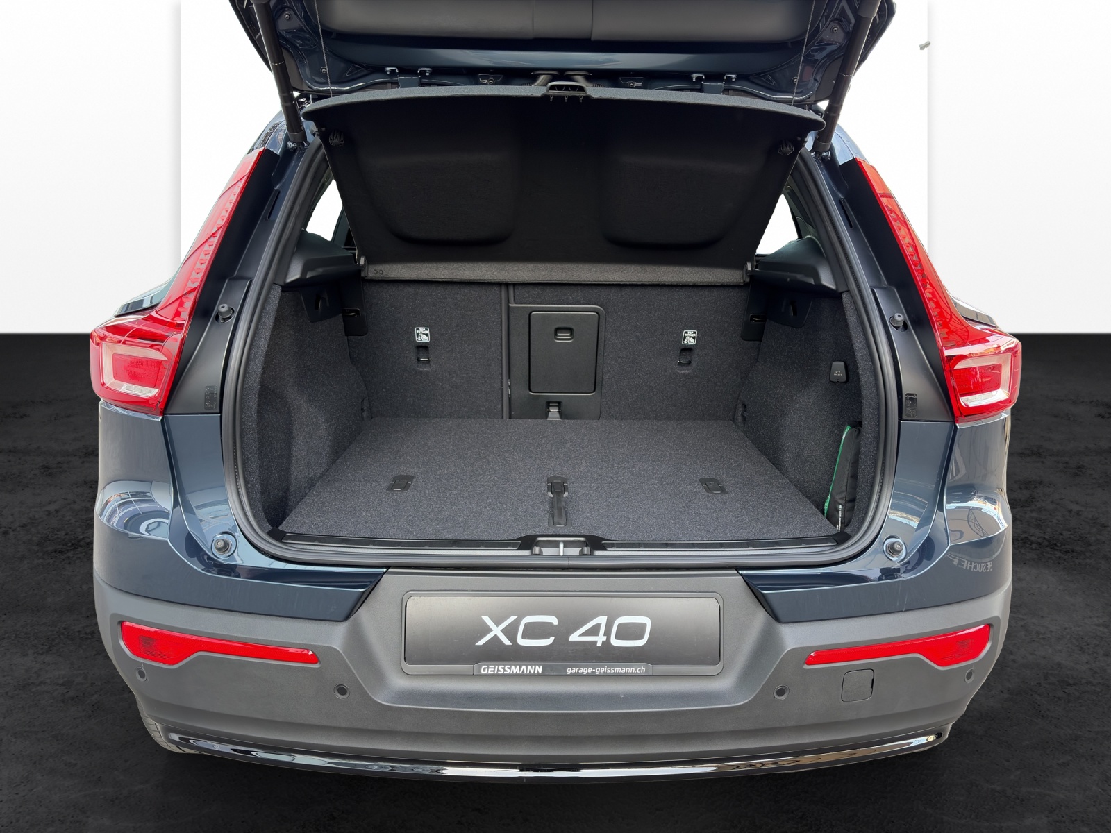 VOLVO XC40 2.0 B4 MH Black Edition-image-18