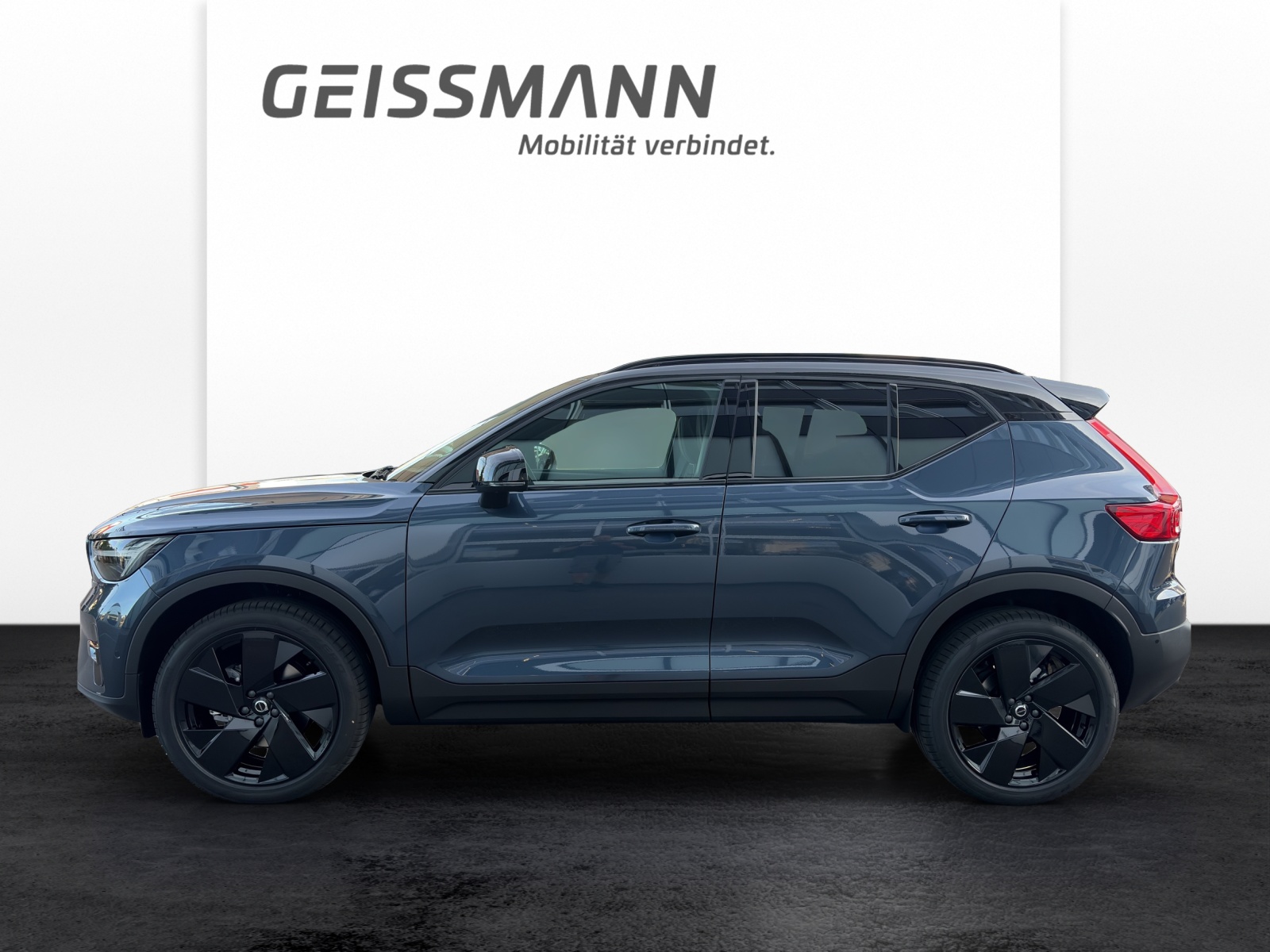 VOLVO XC40 2.0 B4 MH Black Edition-image-2