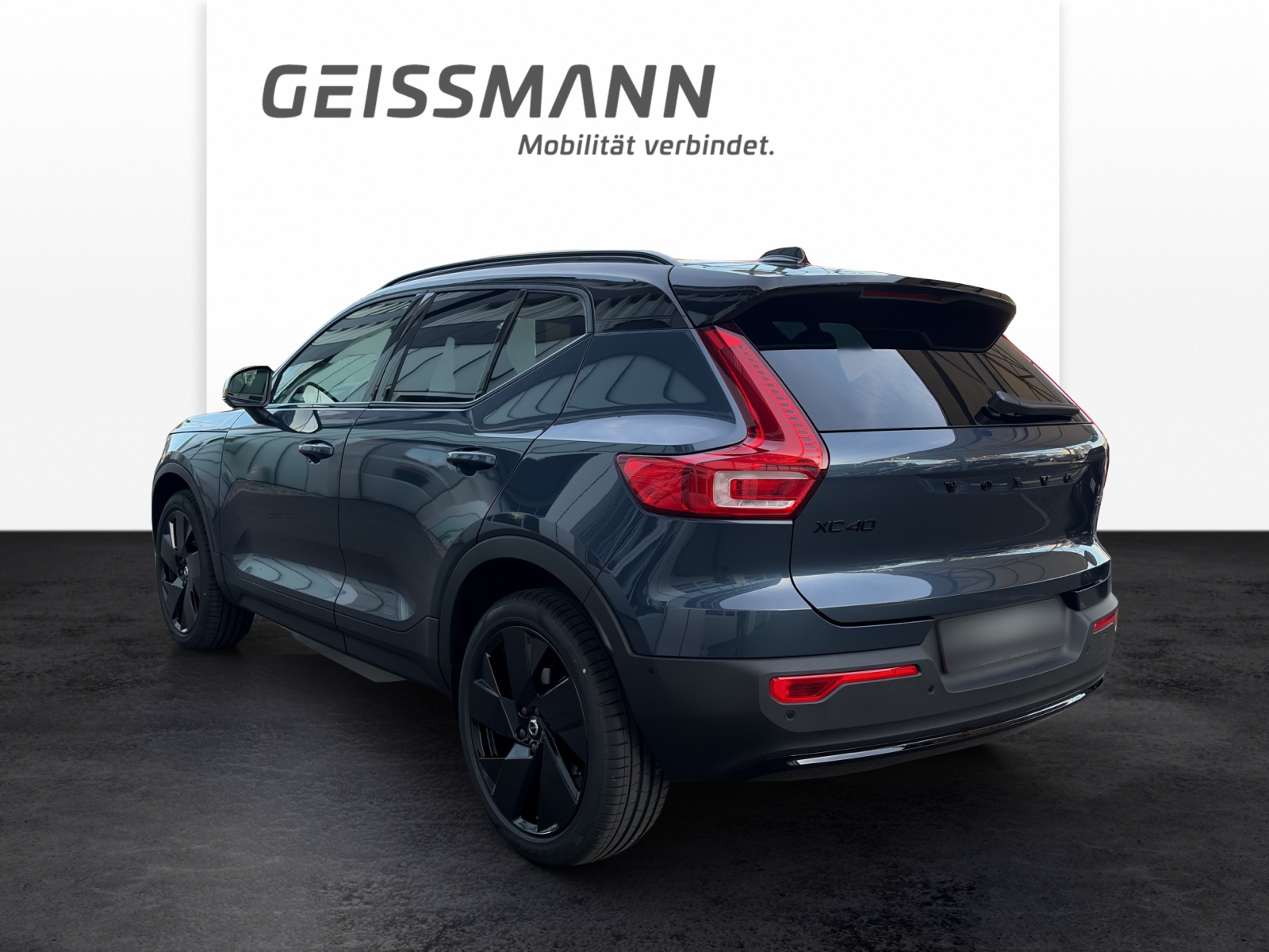VOLVO XC40 2.0 B4 MH Black Edition-image-4