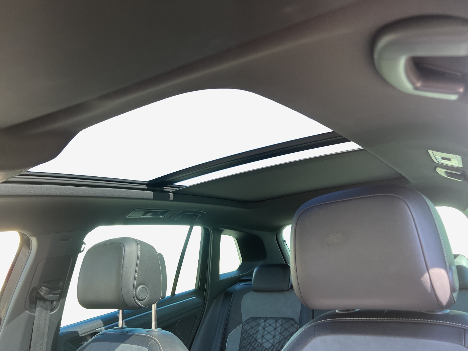 VW Tiguan 2.0 TDI SCR R-Line 4Motion DSG-image-13