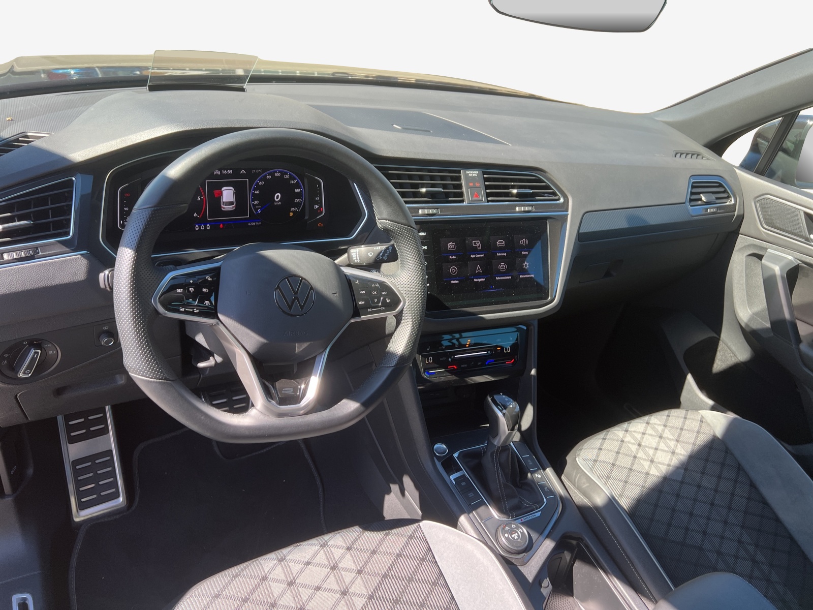 VW Tiguan 2.0 TDI SCR R-Line 4Motion DSG-image-8