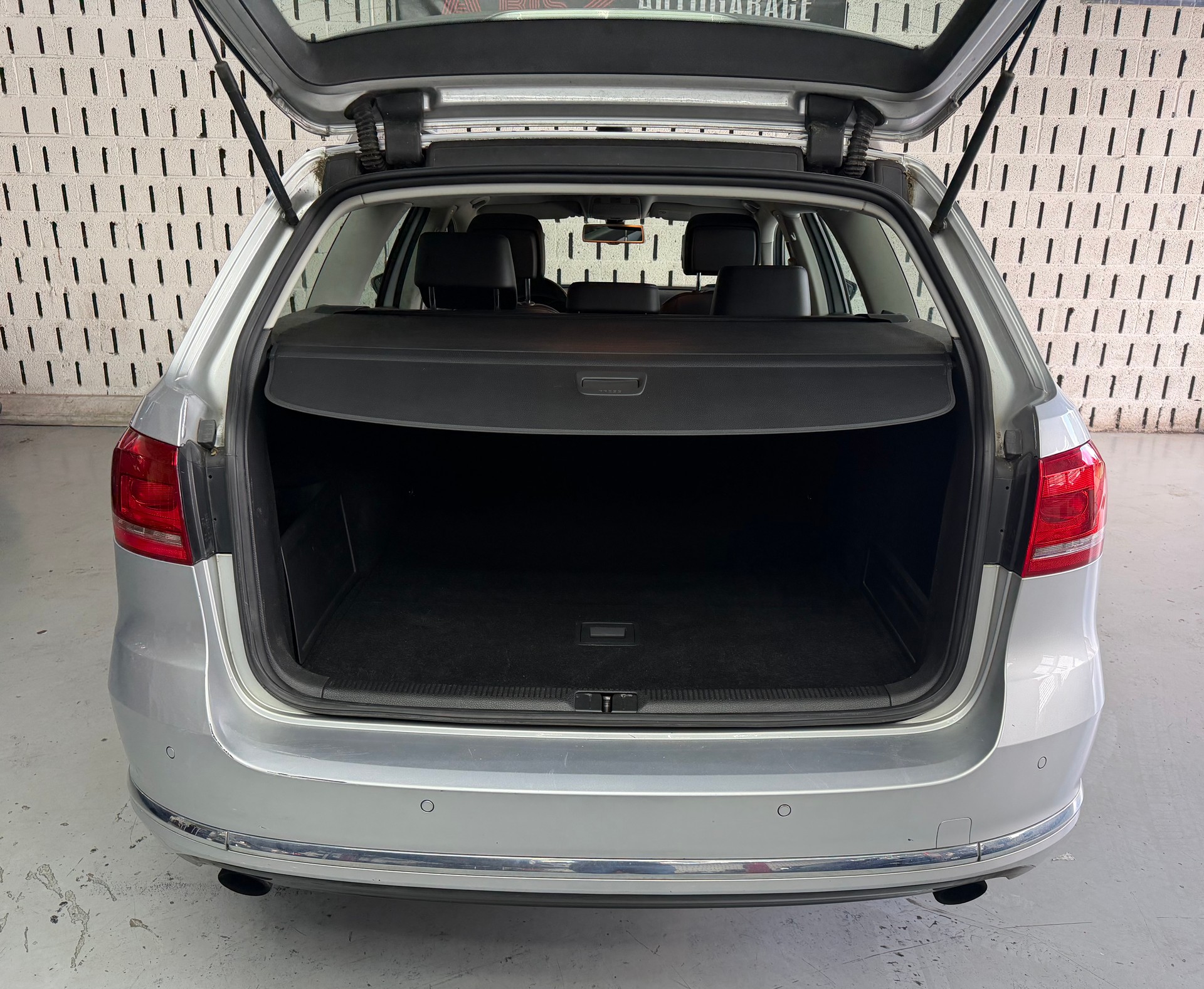 VW Passat Variant 3.6 FSI R-Line 4Motion DSG-image-9